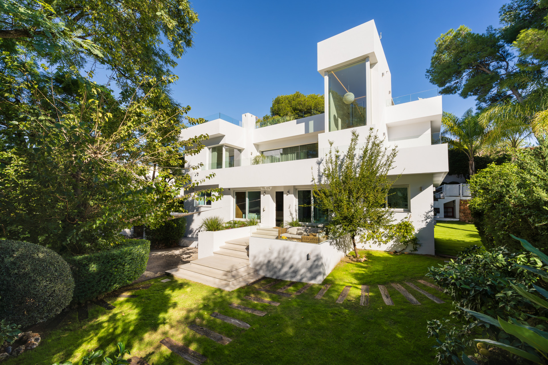 Casa de 6 Dormitorios y 6 Baños en venta en Nueva Andalucía, Marbella