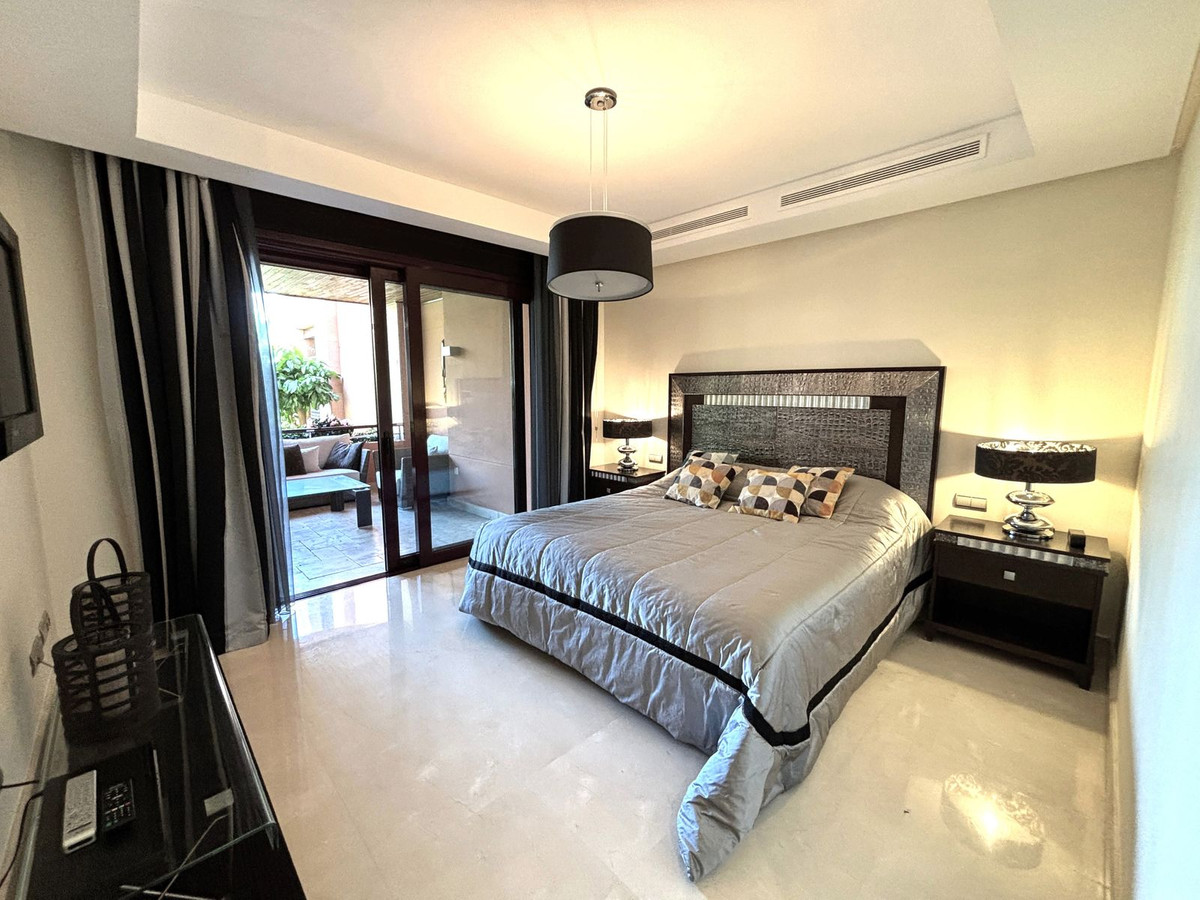 Piso de 2 Dormitorios en venta en Puerto Banús