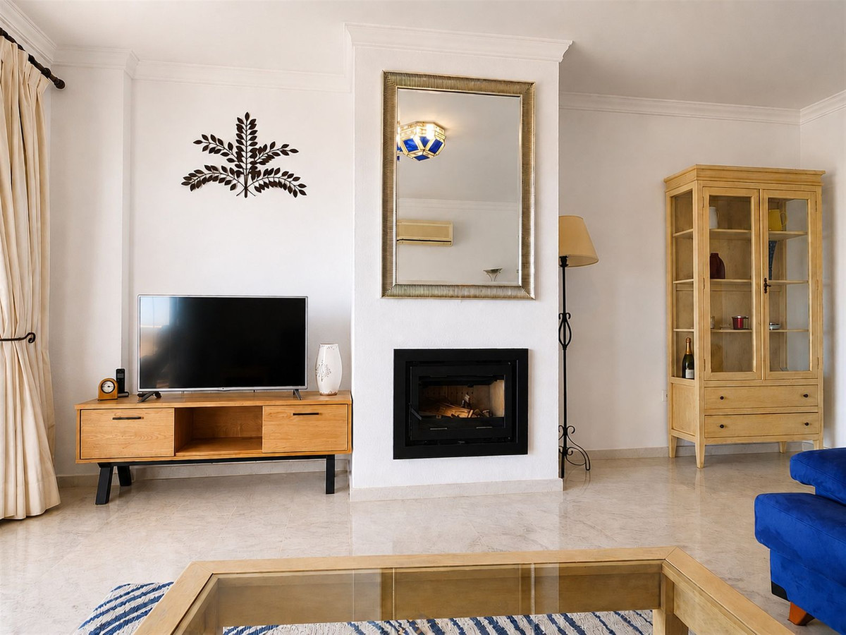 Piso de 3 Dormitorios en venta en Calahonda, Mijas