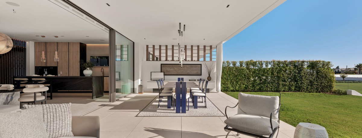 Casa de 4 Dormitorios y 4 Baños en venta en Milla de Oro, Marbella