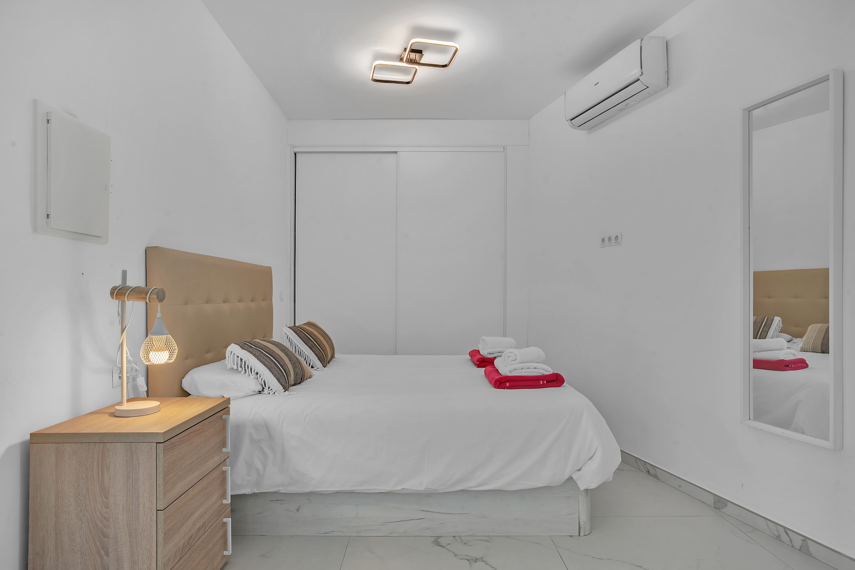 Casa de 6 Dormitorios en alquiler vacacional en Nueva Andalucía, Marbella
