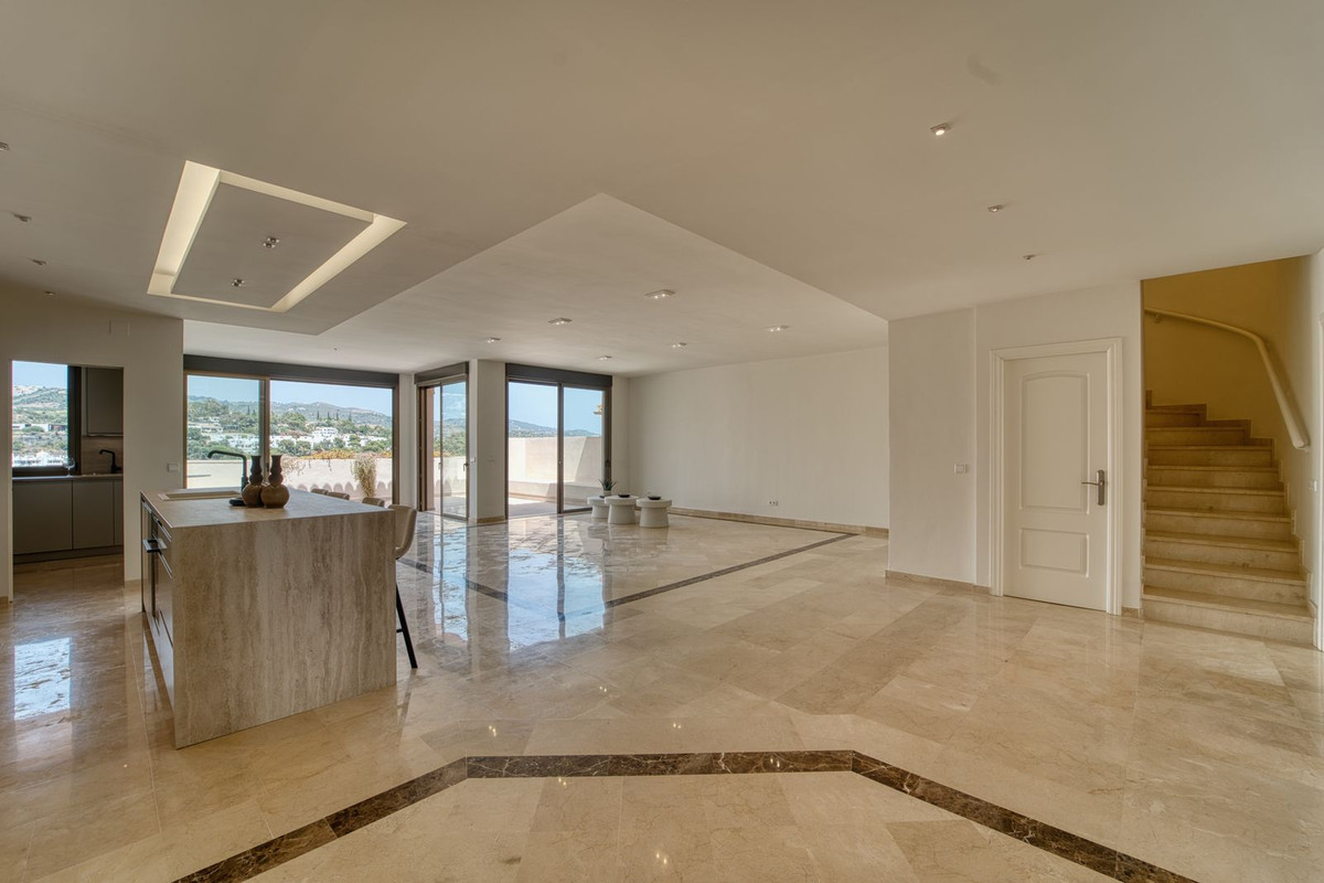 Ático de 4 Dormitorios y 4 Baños en venta en Marbella