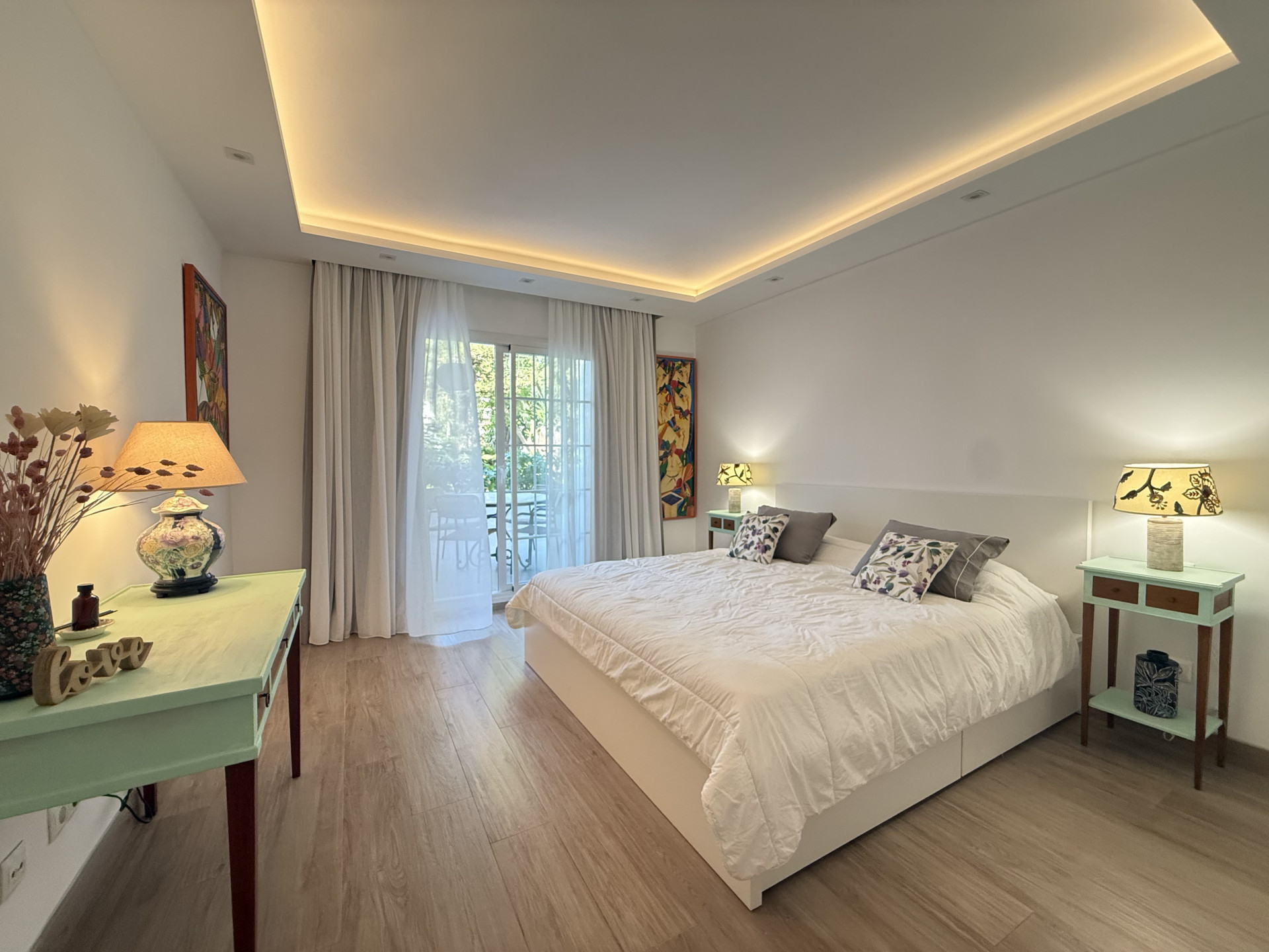 Piso de 2 Dormitorios en venta en Milla de Oro, Marbella