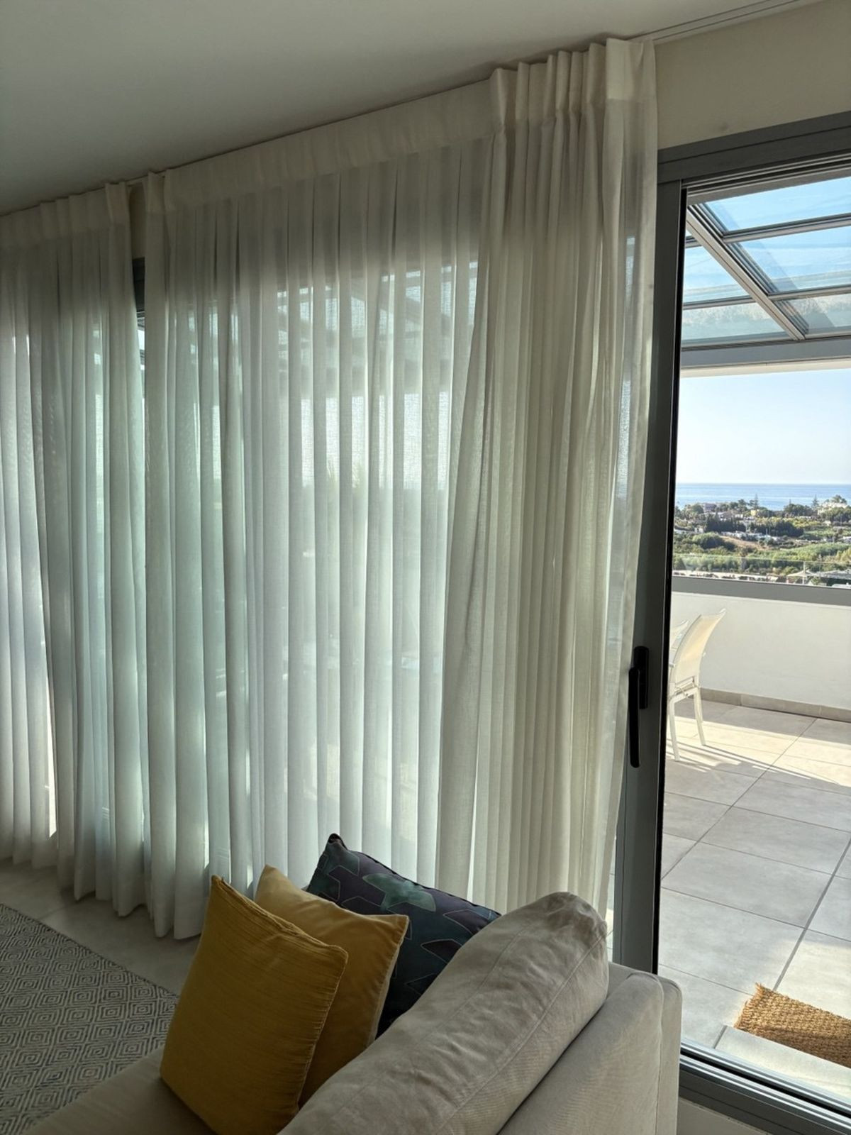 Ático de 3 Dormitorios y 3 Baños en alquiler vacacional en Nueva Milla de Oro, Estepona