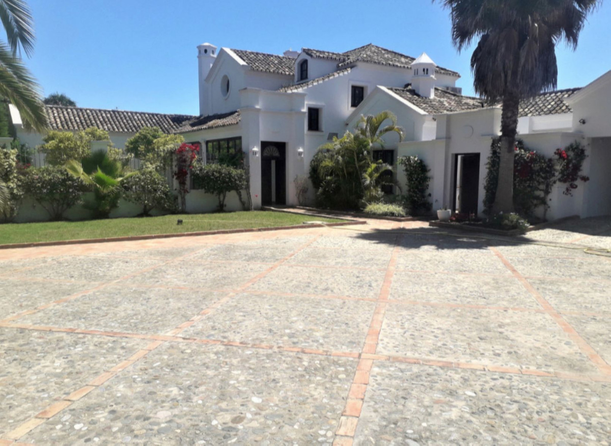 Casa de 5 Dormitorios en alquiler en Guadalmina Baja, San Pedro de Alcántara