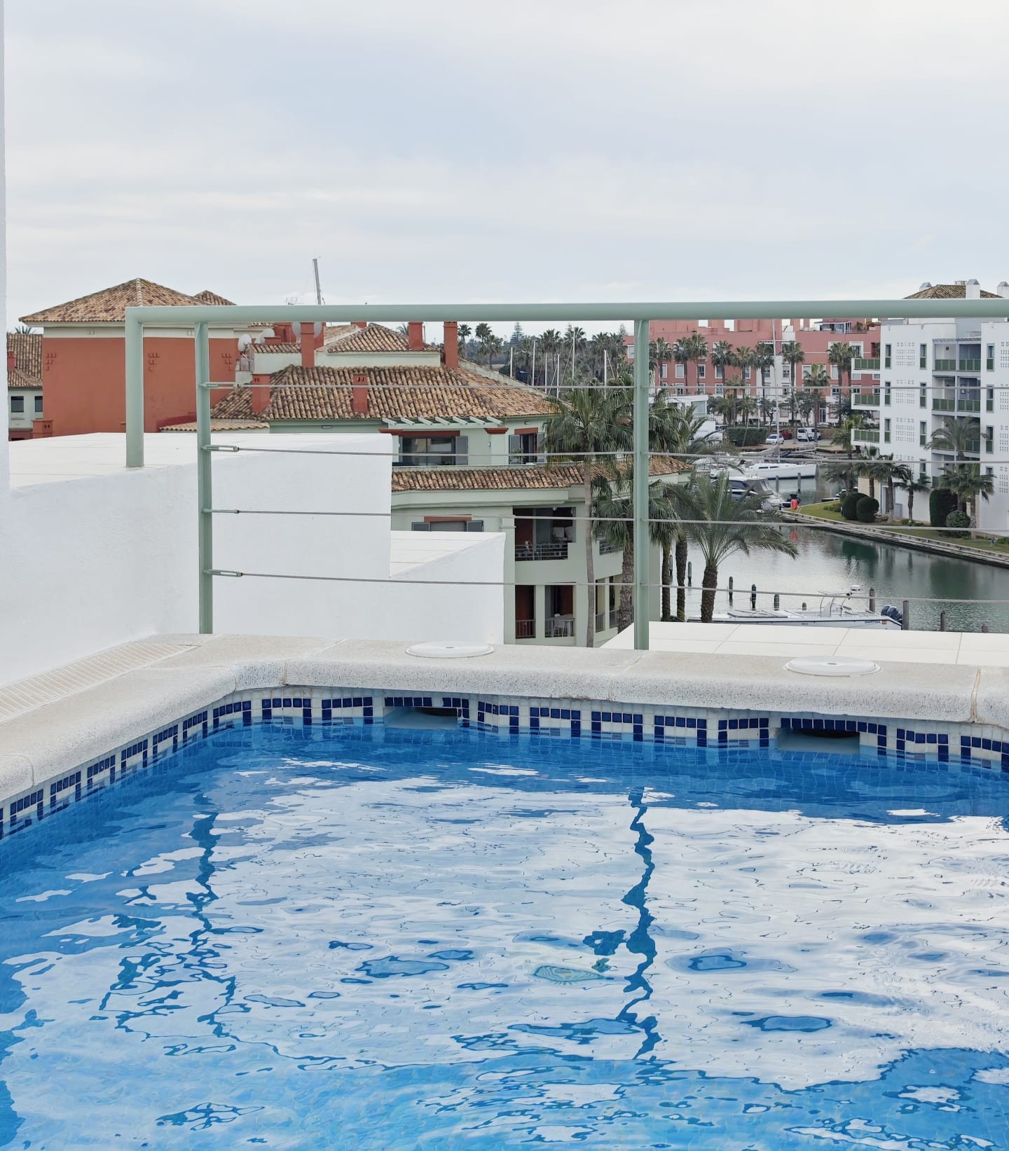 Ático de 3 Dormitorios y 3 Baños en alquiler vacacional en El puerto de Sotogrande