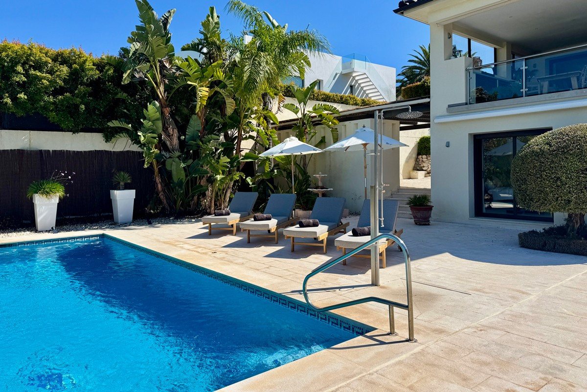 Casa de 5 Dormitorios en alquiler vacacional en Nueva Andalucía, Marbella