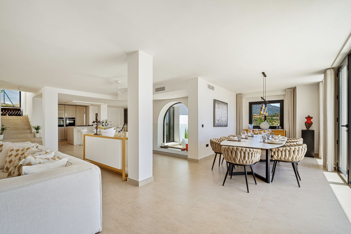 5 Bed, 5 Bath - Villa for Sale in Nueva Andalucia, Marbella
