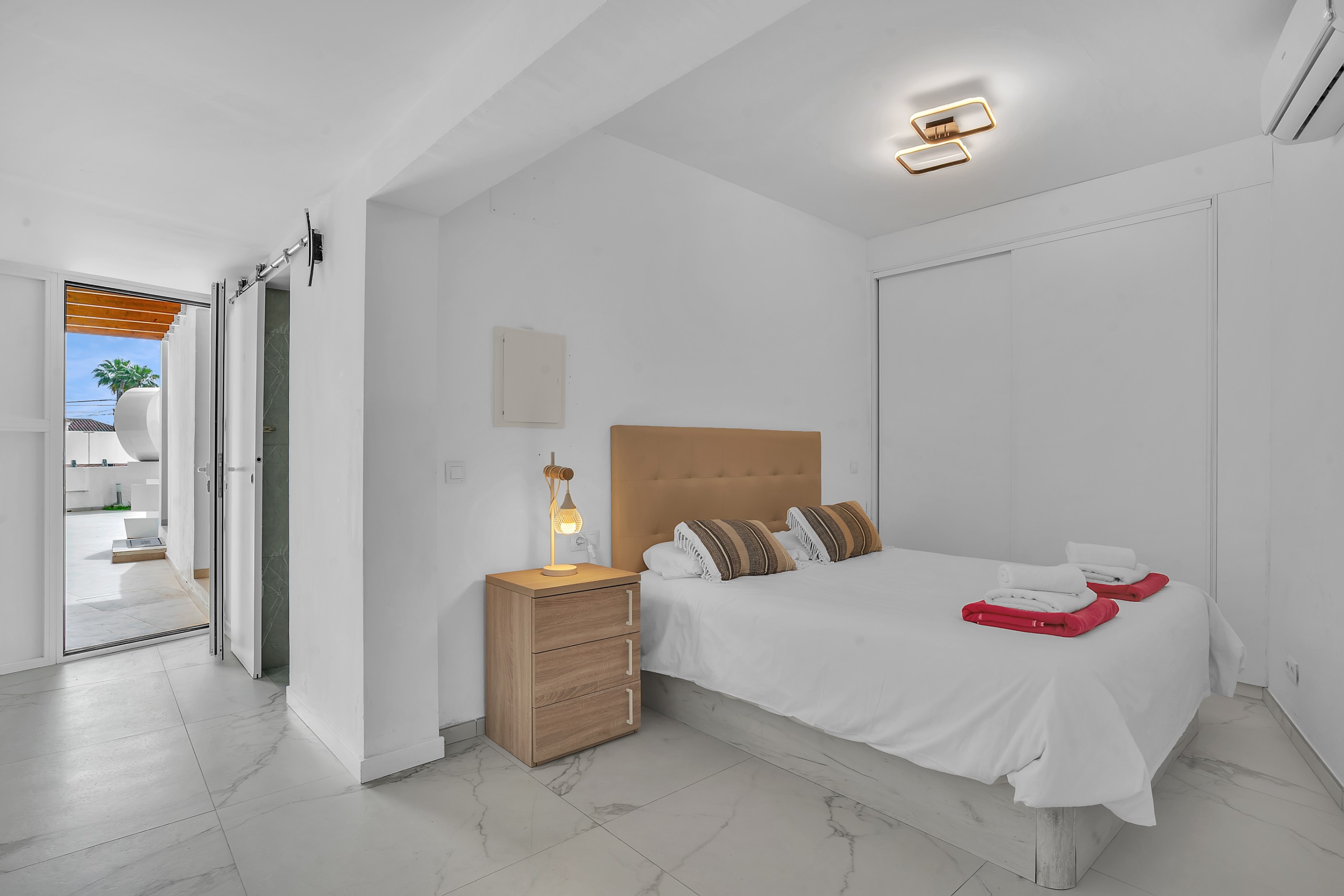 Casa de 6 Dormitorios en alquiler vacacional en Nueva Andalucía, Marbella