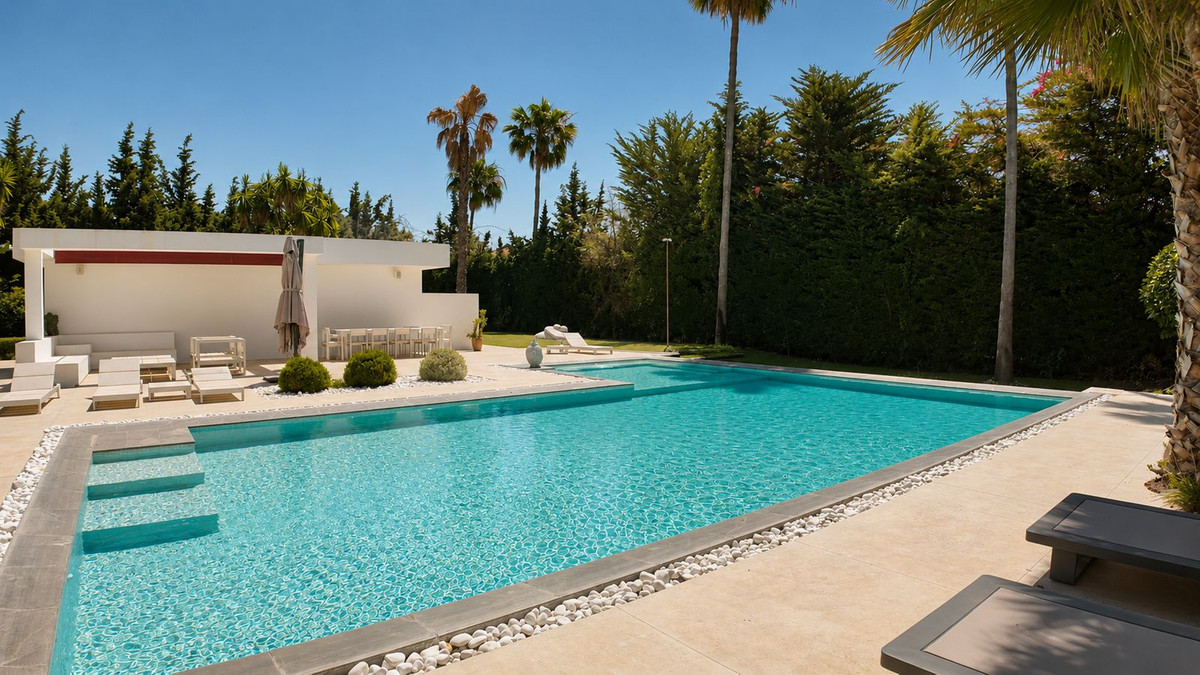 Casa de 6 Dormitorios en venta en Guadalmina Baja, San Pedro de Alcántara
