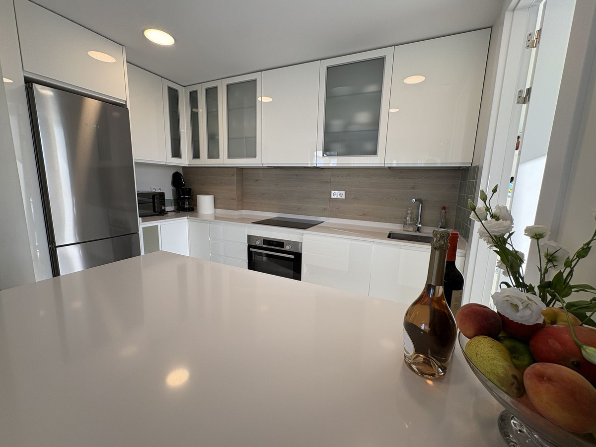 Ático de 3 Dormitorios y 3 Baños en alquiler vacacional en Nueva Milla de Oro, Estepona