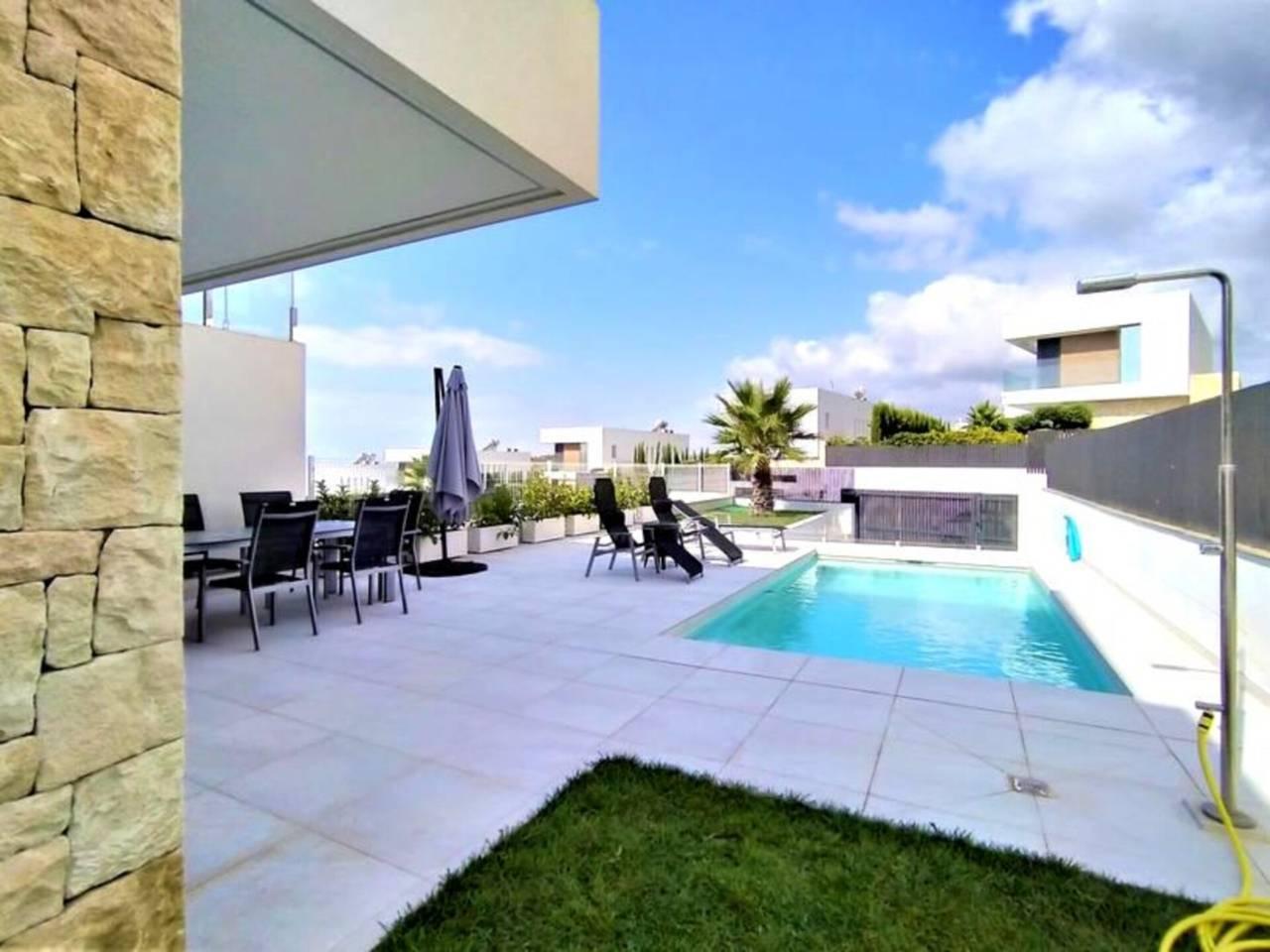 Casa Adosada de 3 Dormitorios y 3 Baños en alquiler vacacional en Benidorm Centro Urbano