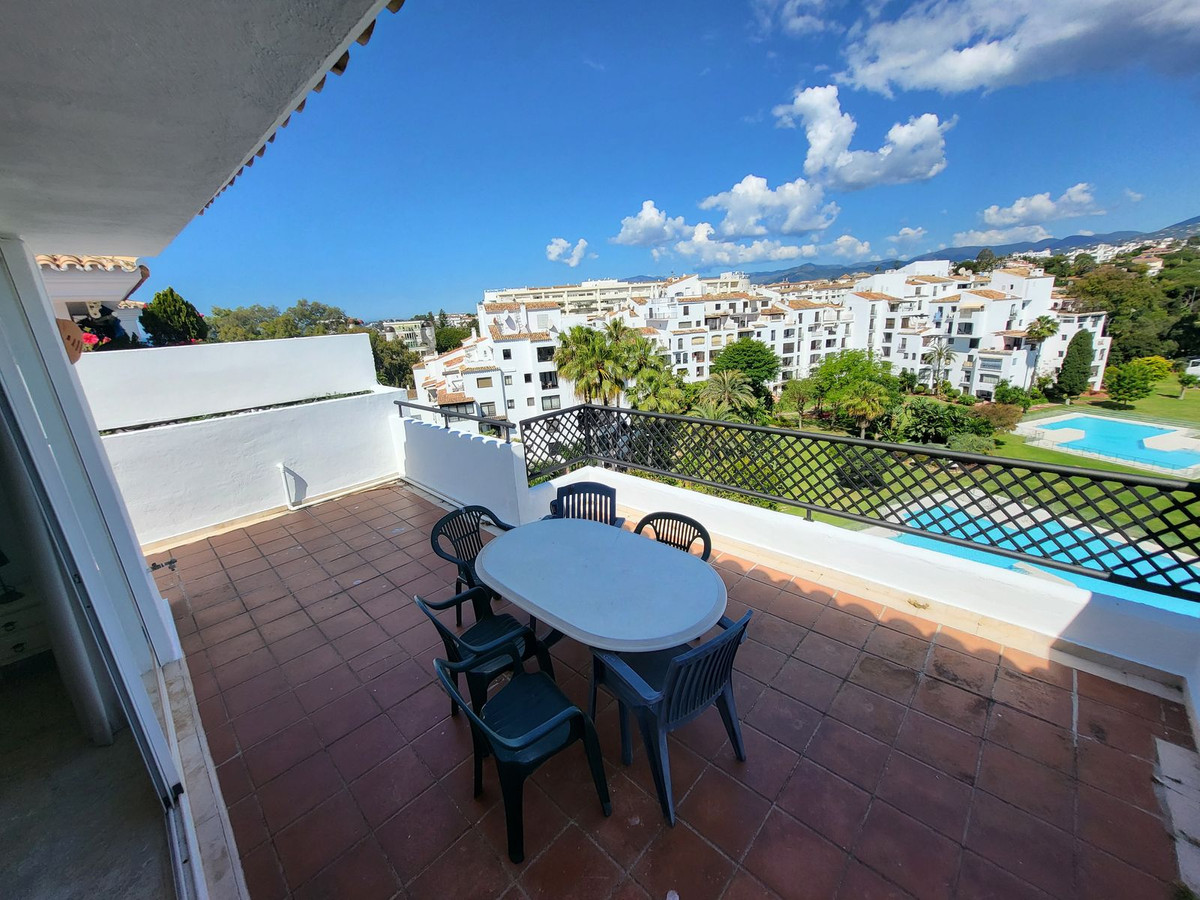 Ático de 4 Dormitorios y 4 Baños en venta en Puerto Banús