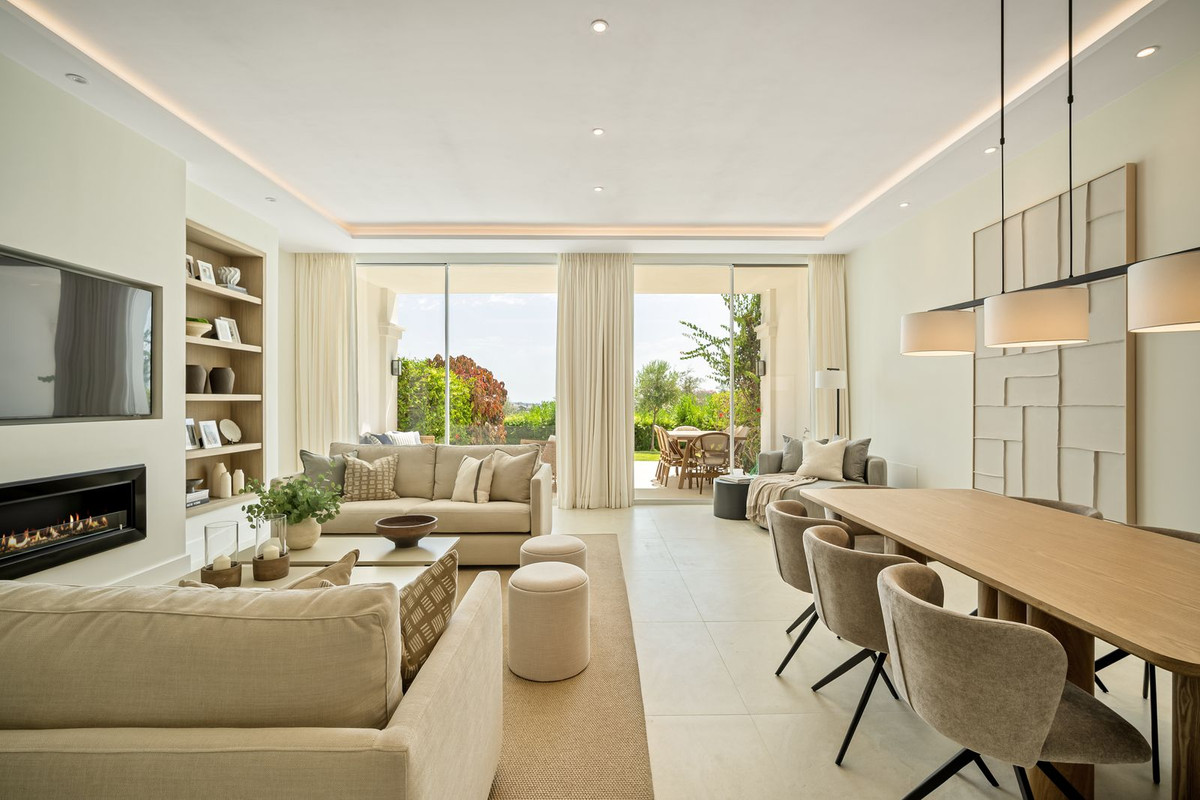 Casa Adosada de 4 Dormitorios y 4 Baños en venta en La Quinta, Benahavís