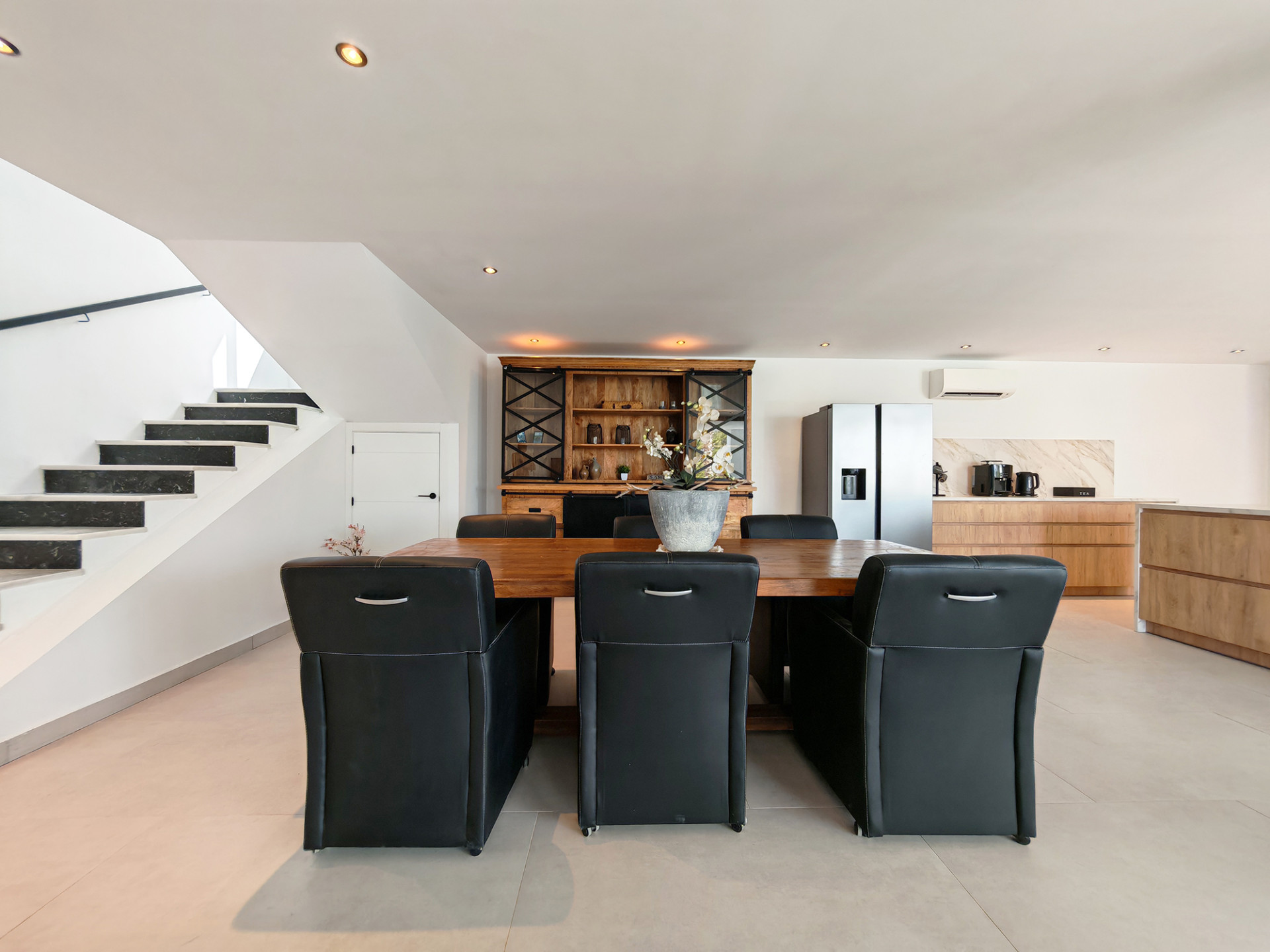 Casa de 8 Dormitorios y 4 Baños en venta en Elviria, Marbella
