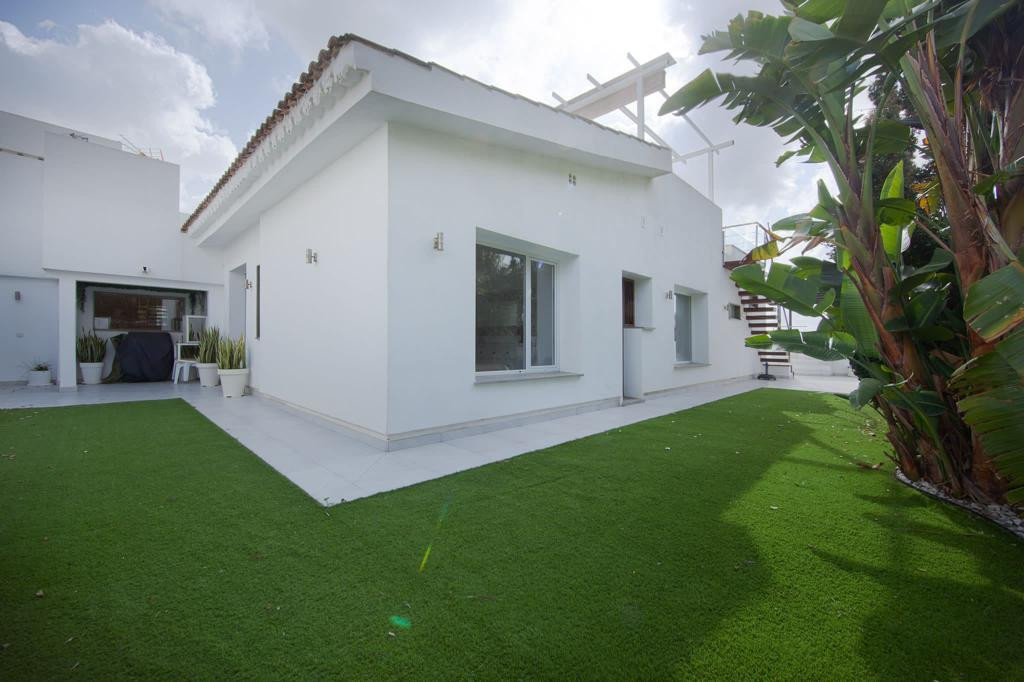 Casa Adosada de 3 Dormitorios en alquiler en Marbella