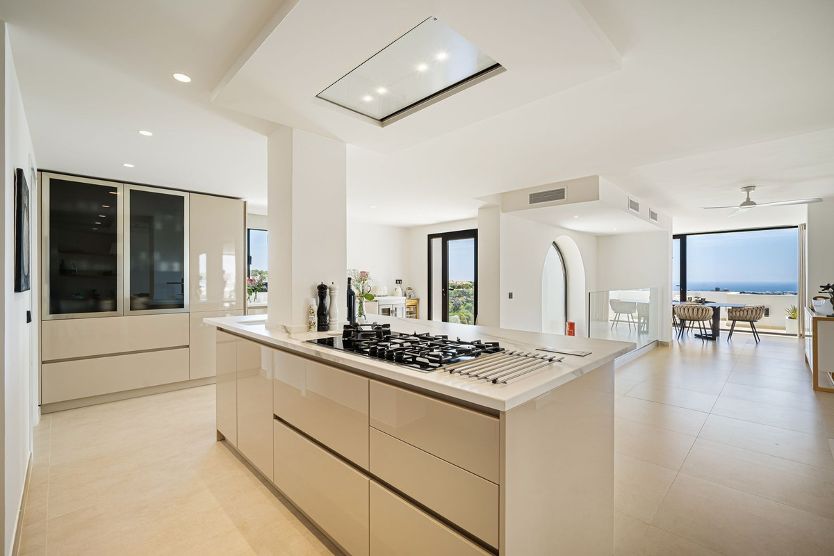 5 Bed, 5 Bath - Villa for Sale in Nueva Andalucia, Marbella