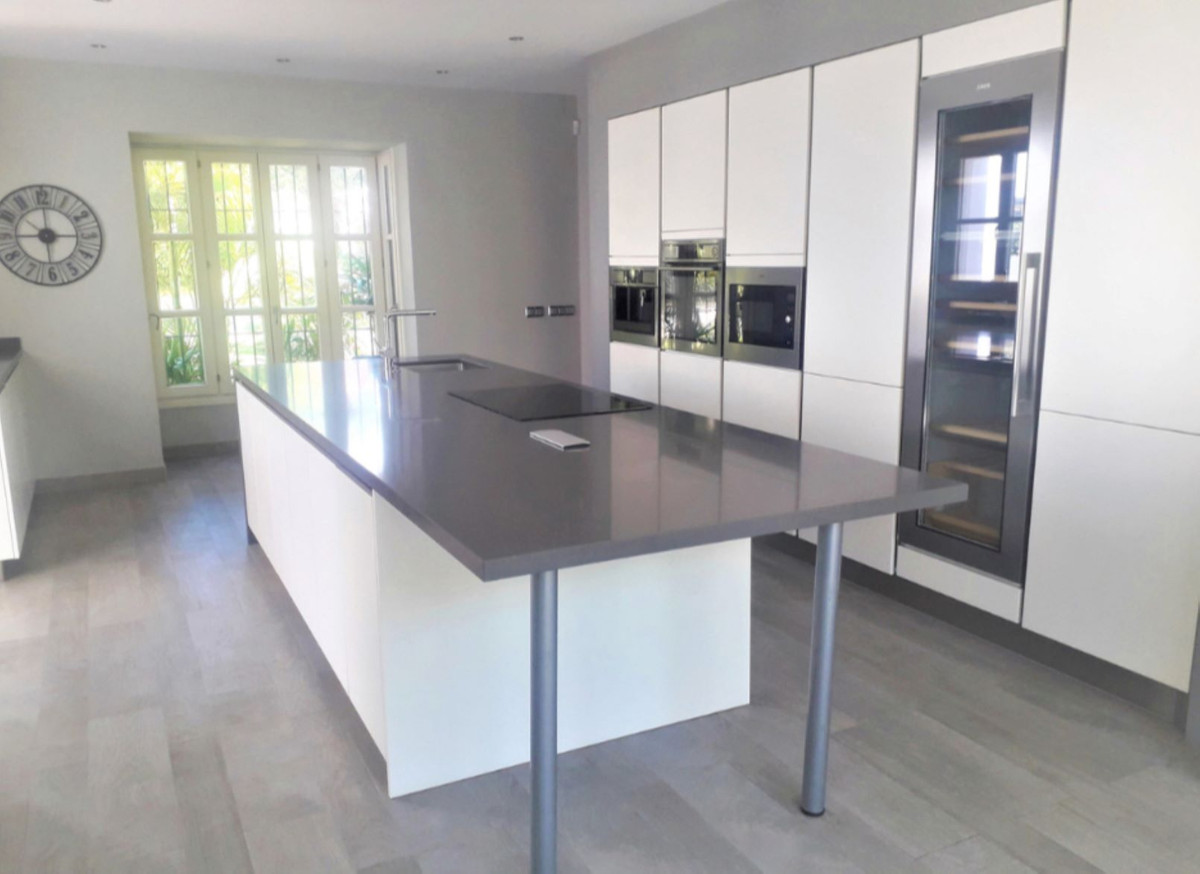 Casa de 5 Dormitorios en alquiler en Guadalmina Baja, San Pedro de Alcántara