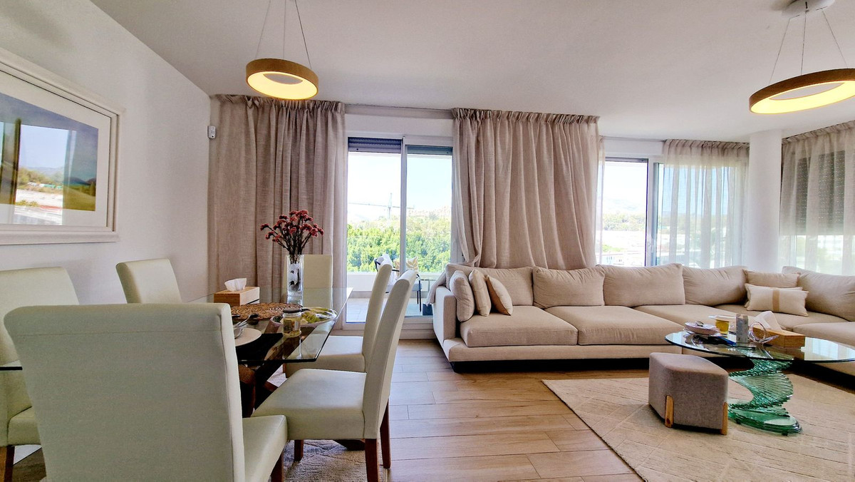 Piso de 3 Dormitorios y 2 Baños en venta en Nueva Andalucía, Marbella