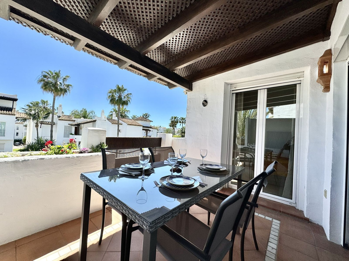 Piso de 2 Dormitorios y 2 Baños en alquiler vacacional en Cancelada, Estepona