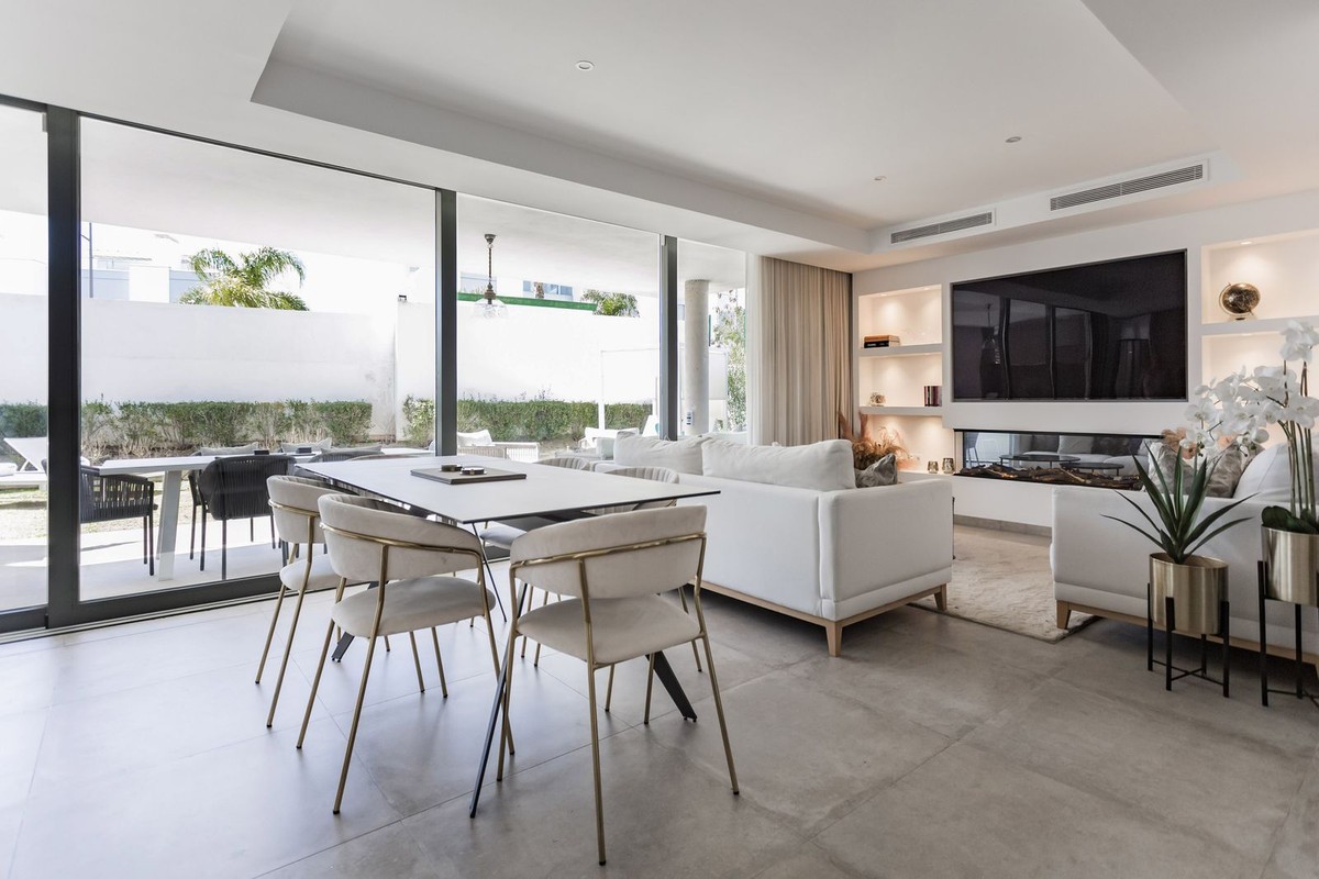 Piso de 2 Dormitorios y 2 Baños en venta en Cancelada
