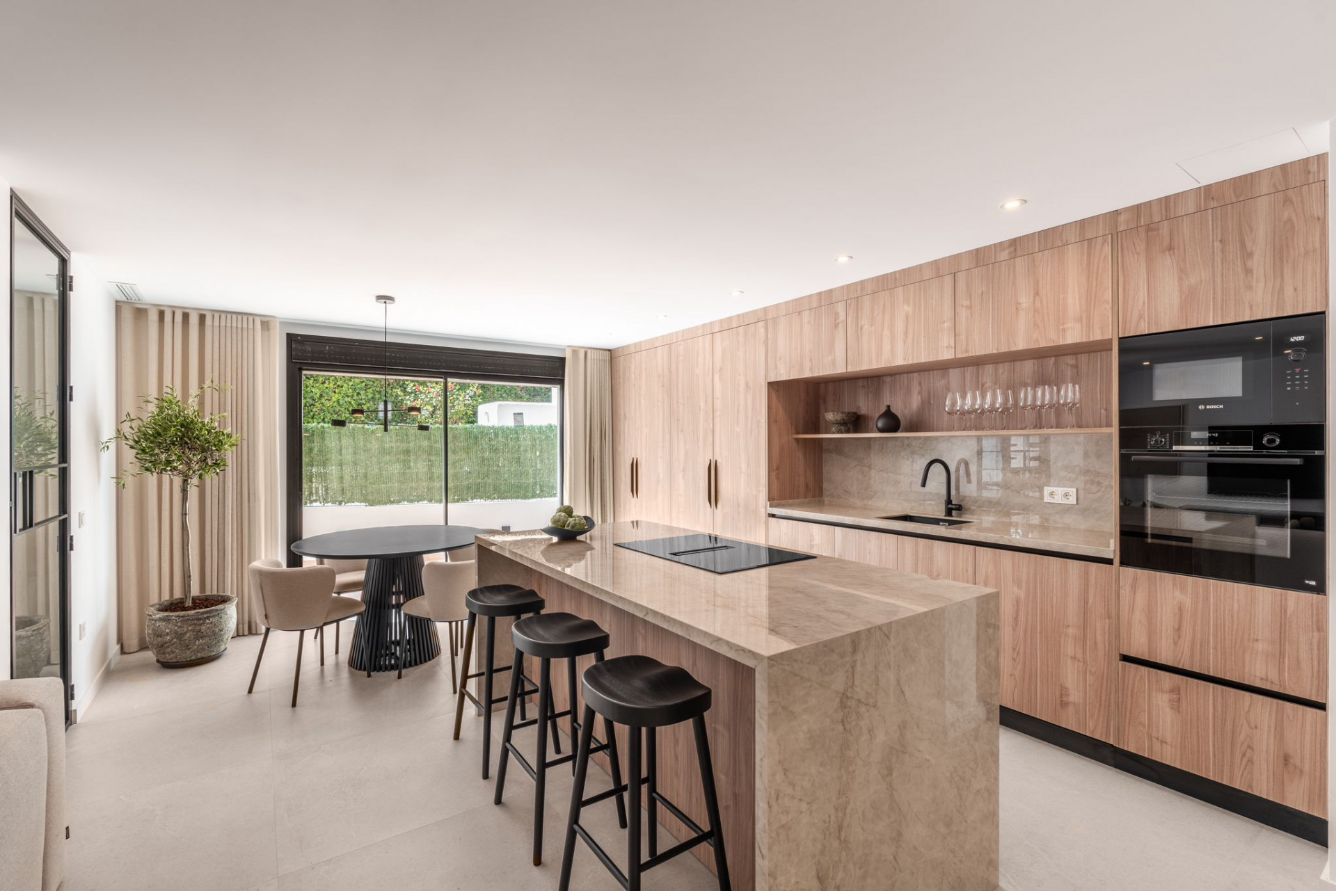 Piso de 3 Dormitorios y 2 Baños en alquiler en Nueva Andalucía, Marbella