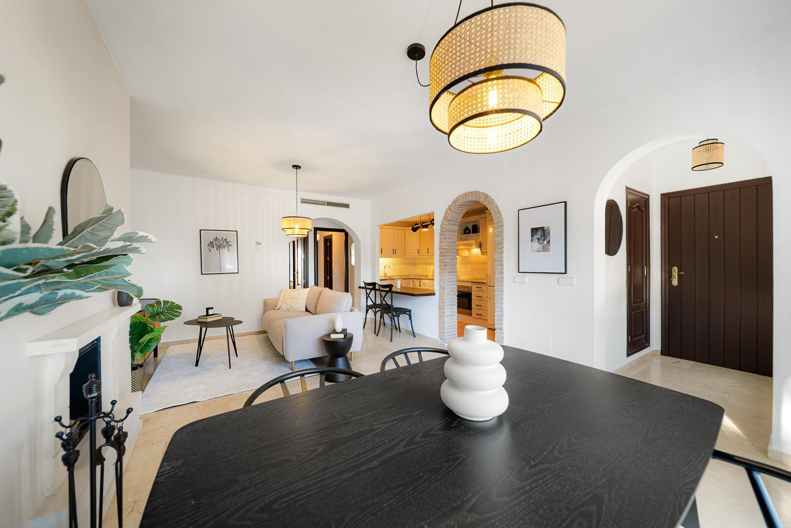 Piso de 2 Dormitorios y 2 Baños en alquiler en Nueva Andalucía, Marbella