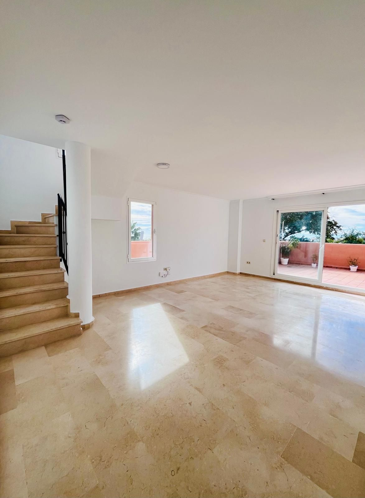Ático de 2 Dormitorios en venta en Elviria, Marbella