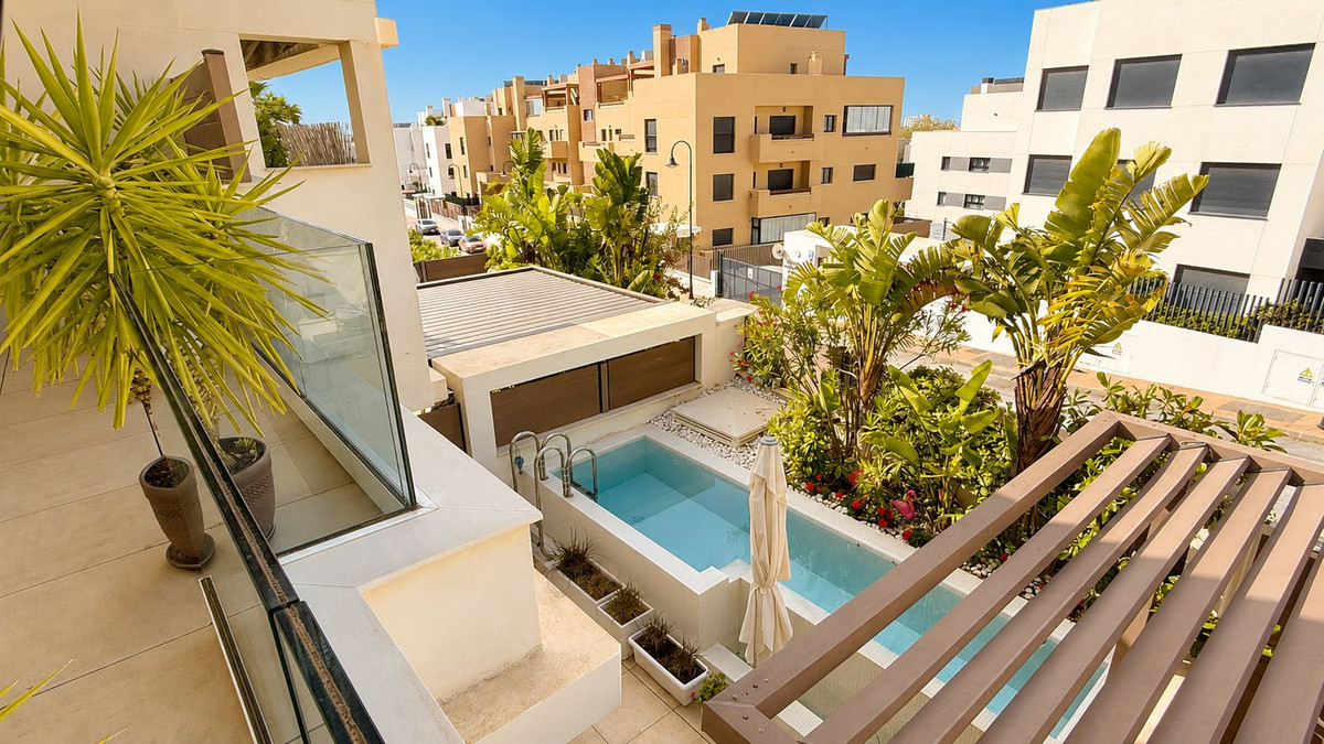 Casa Adosada de 4 Dormitorios en venta en La Cala de Mijas