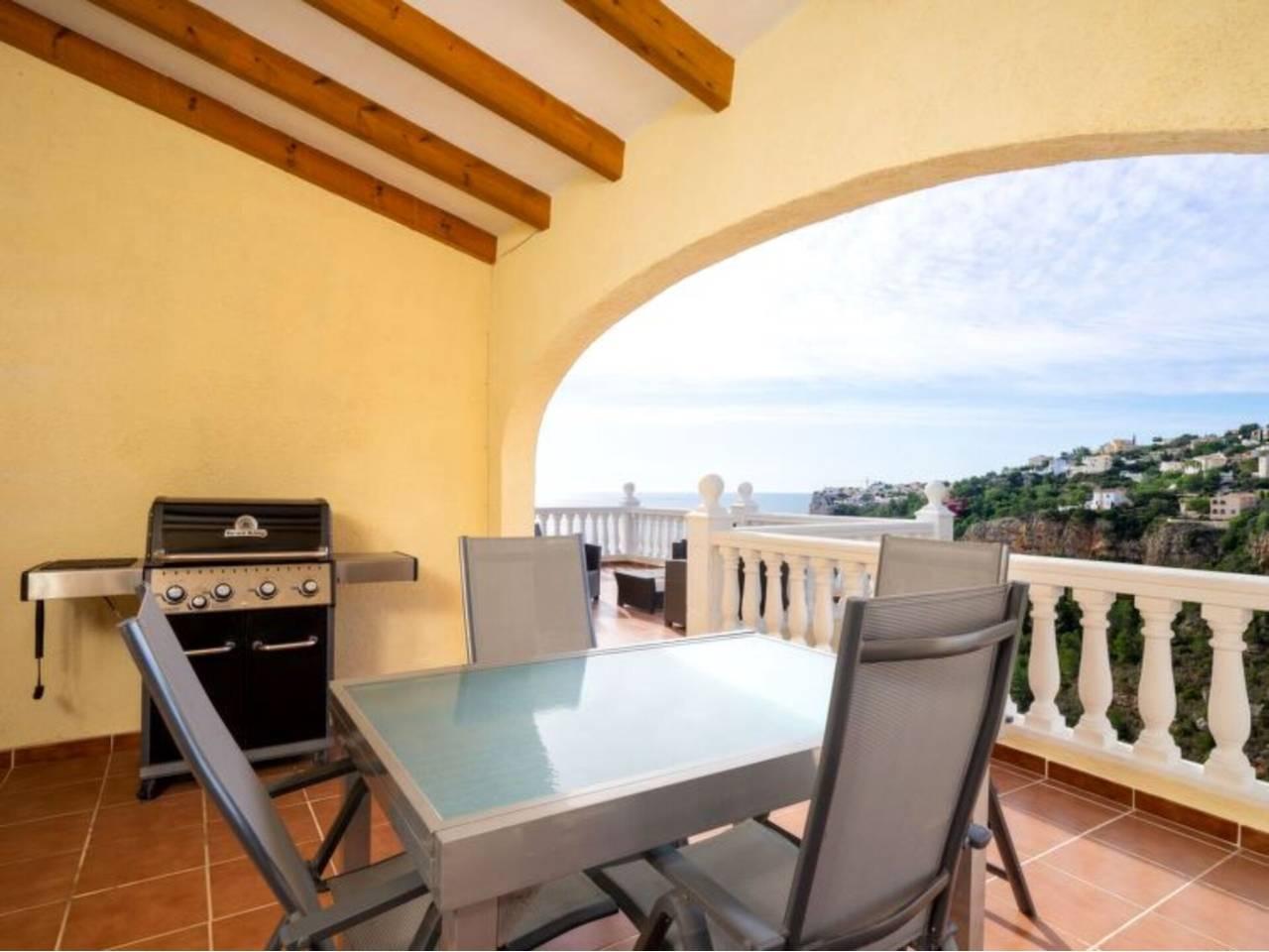 Casa Adosada de 4 Dormitorios y 2 Baños en alquiler vacacional en El Poble Nou de Benitatxell/Benitachell