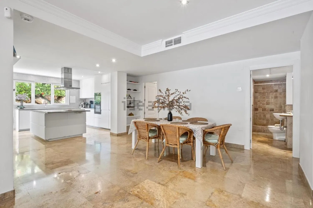 Piso de 3 Dormitorios en venta en Milla de Oro, Marbella