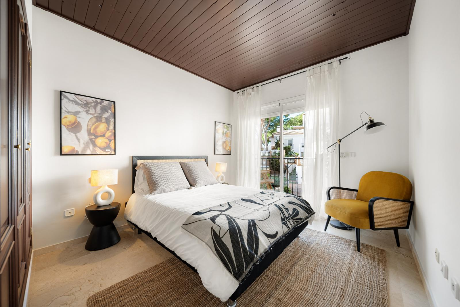 Piso de 2 Dormitorios y 2 Baños en alquiler en Nueva Andalucía, Marbella