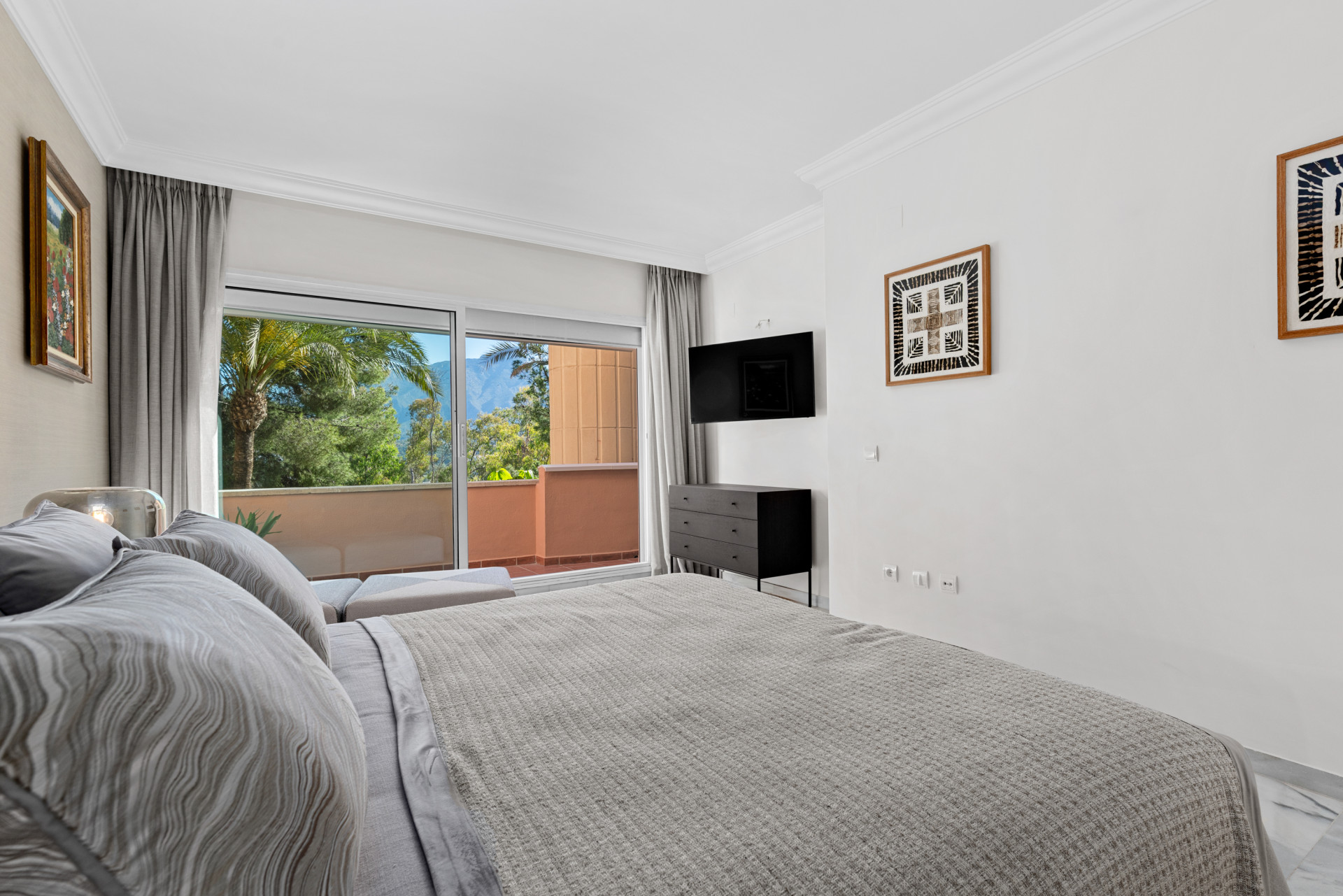 Piso de 3 Dormitorios y 3 Baños en alquiler vacacional en Nueva Andalucía, Marbella