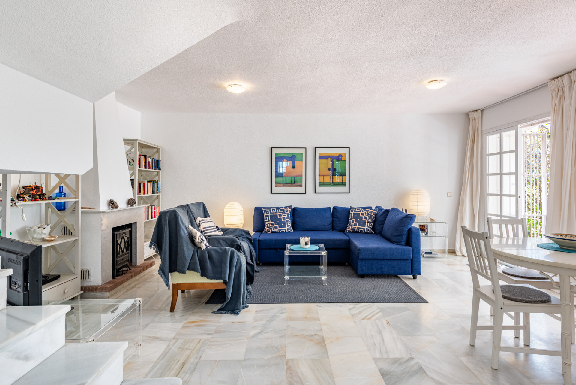 4 спални, 3 бани - Редова къща за продажба в Estepona