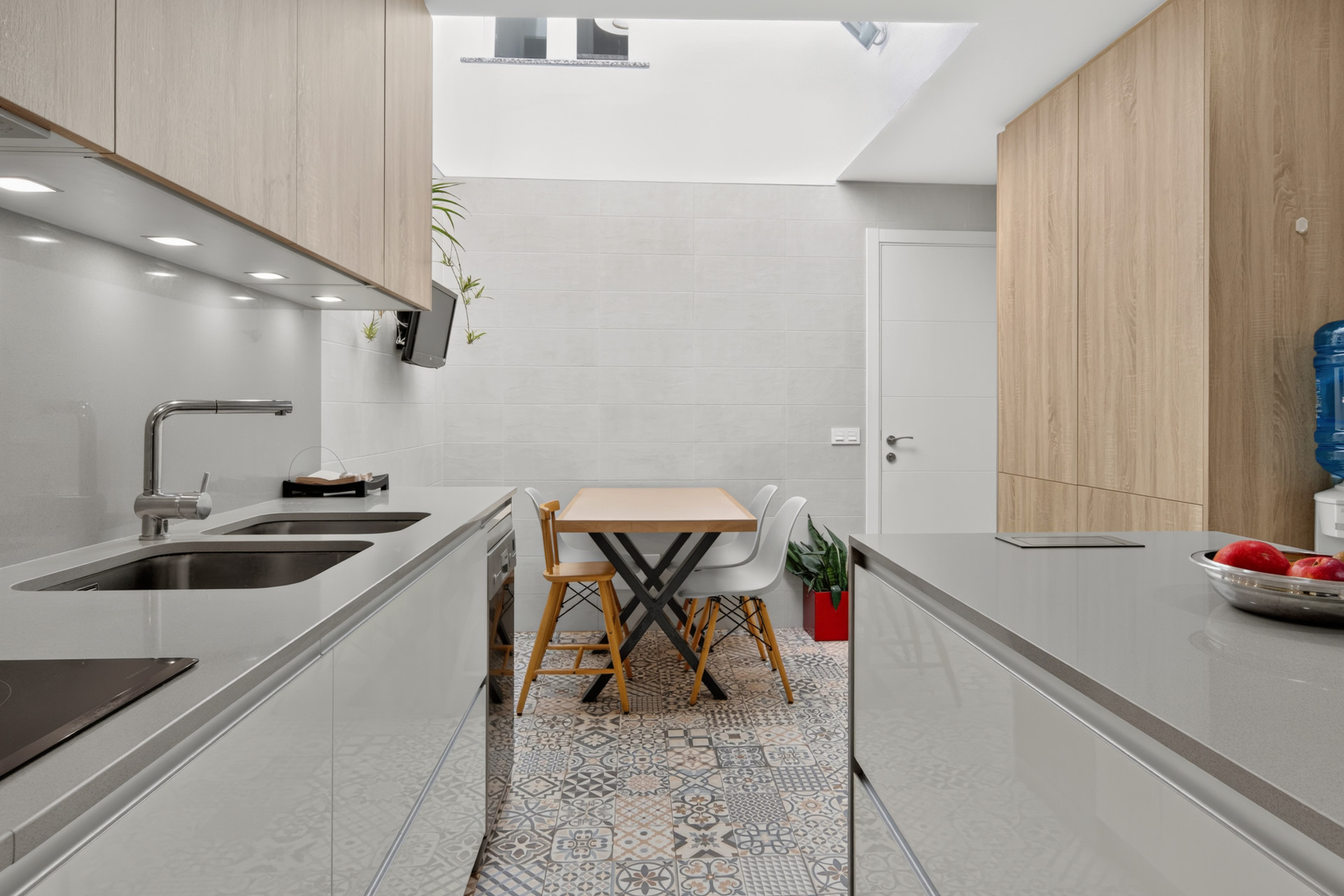 Casa Adosada de 4 Dormitorios en venta en La Alqueria, Estepona