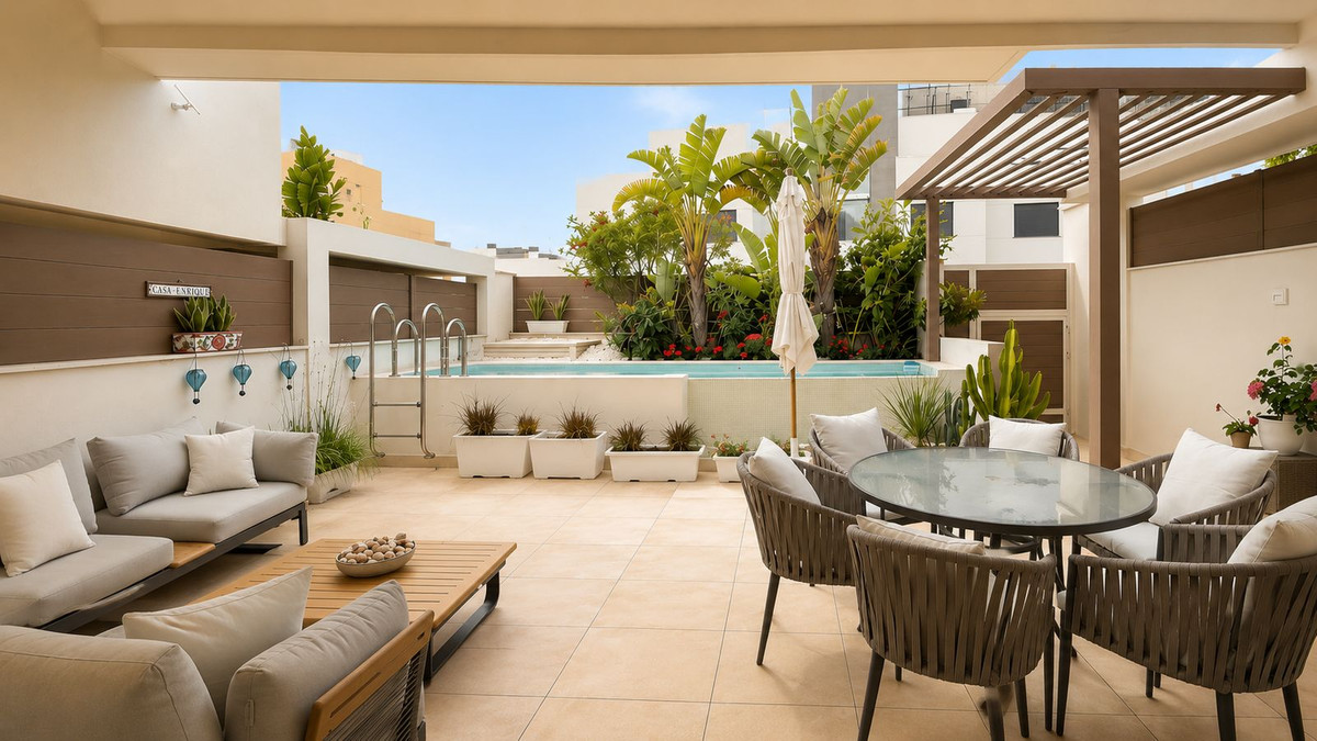 Casa Adosada de 4 Dormitorios en venta en La Cala de Mijas