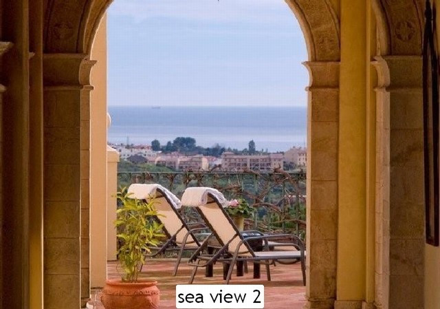 Casa de 17 Dormitorios en venta en Marbella