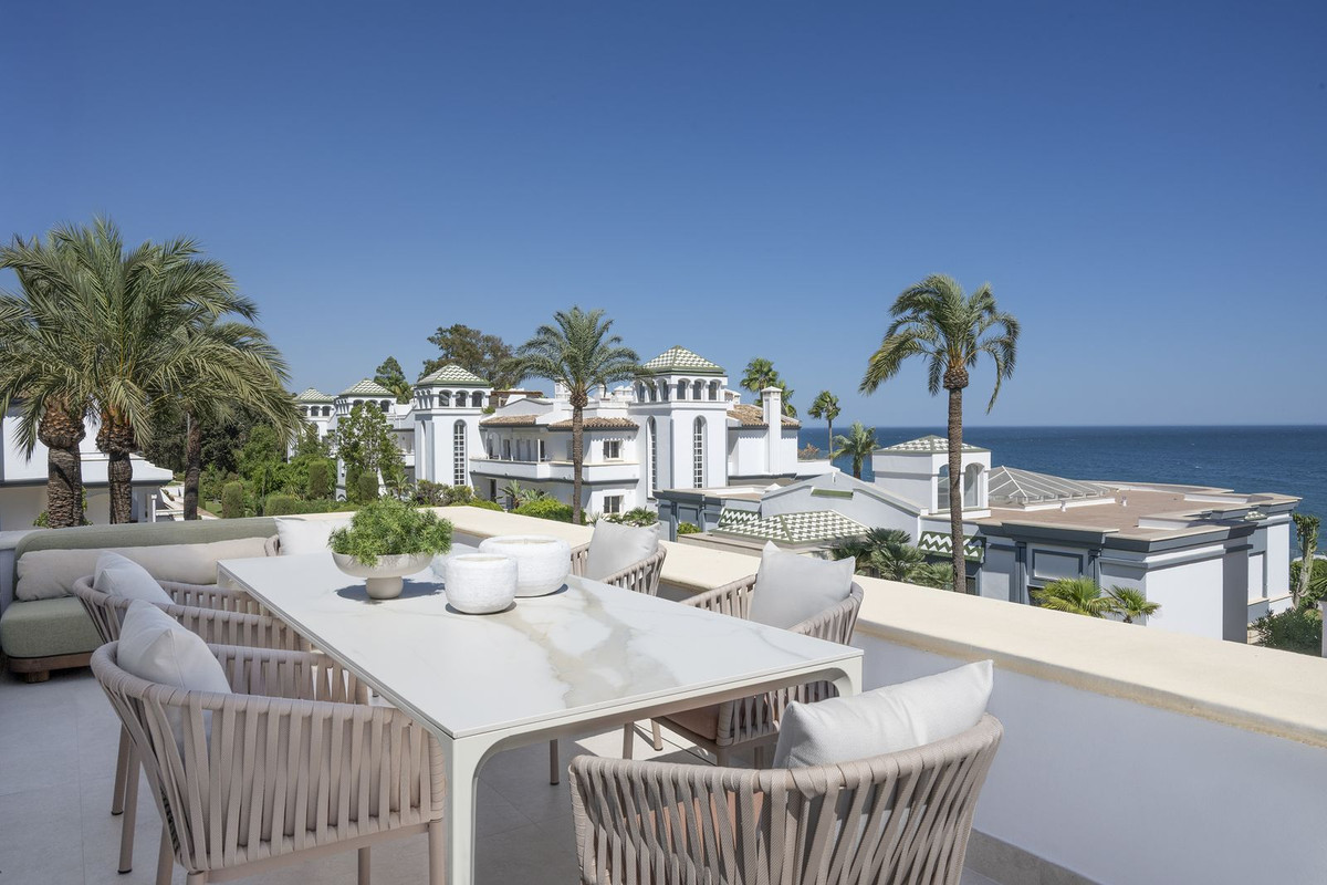 3 Bed - Penthouse for Sale in New Golden Mile, Estepona