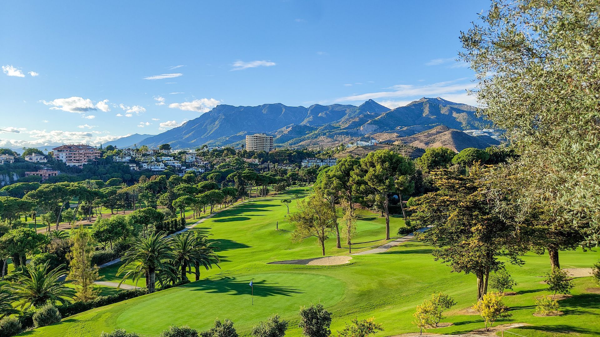 2 Bed - Apartment for Sale in Rio Real, Marbella