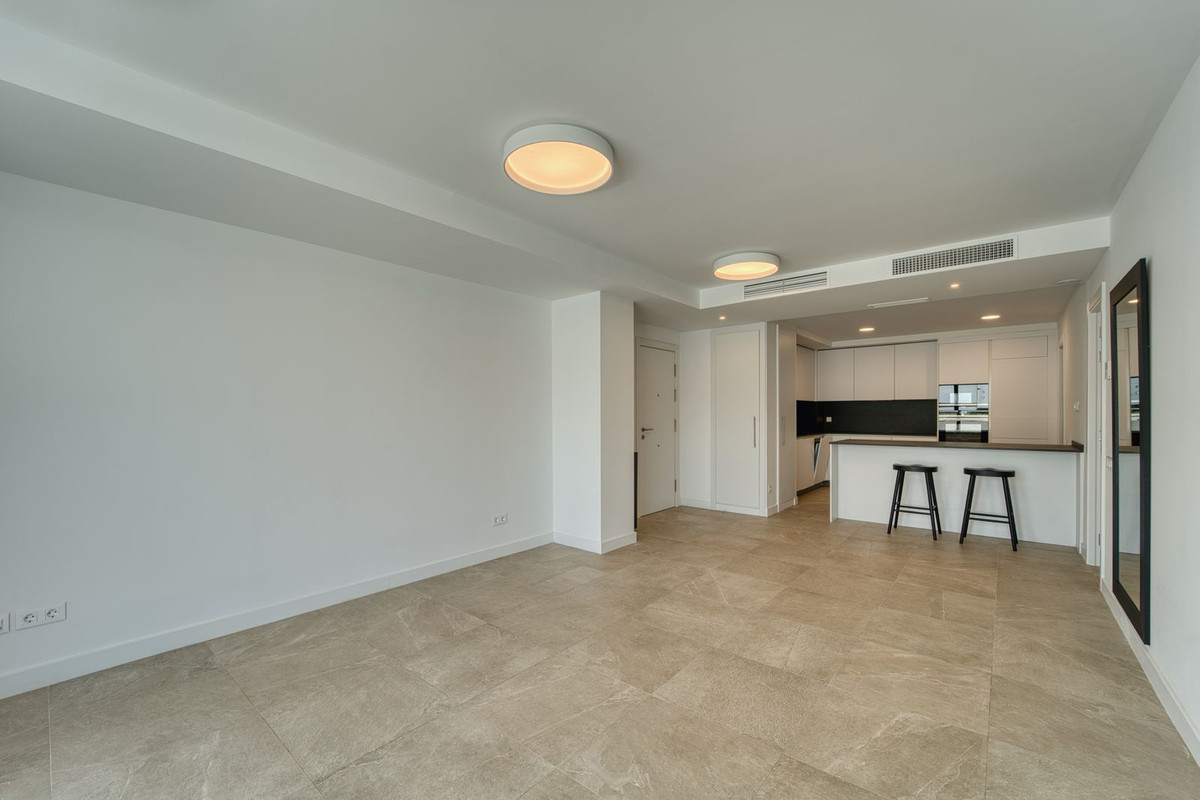 Piso de 2 Dormitorios y 2 Baños en venta en Estepona