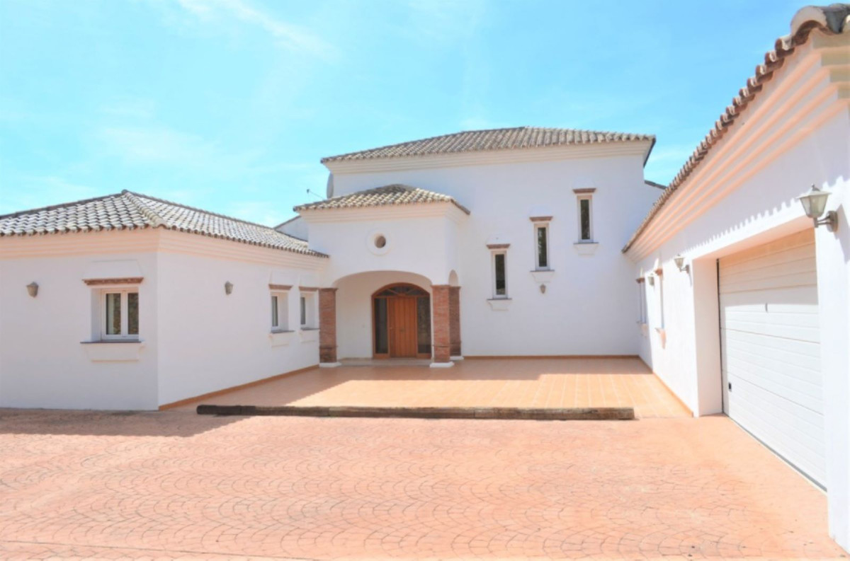Casa de 5 Dormitorios y 4 Baños en venta en Mijas