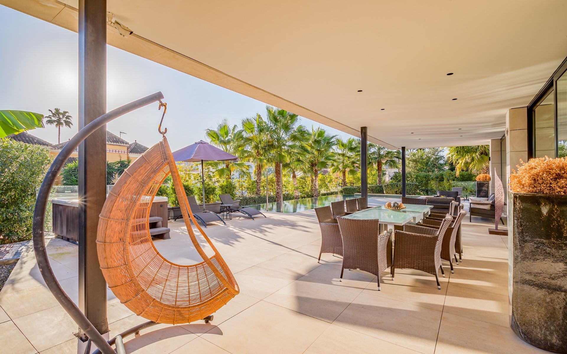 6 спални, 8 бани - Вила за продажба в Nueva Andalucia, Marbella