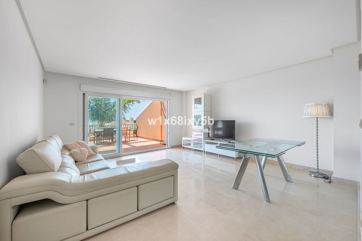 Piso de 2 Dormitorios y 3 Baños en venta en Nueva Andalucía, Marbella