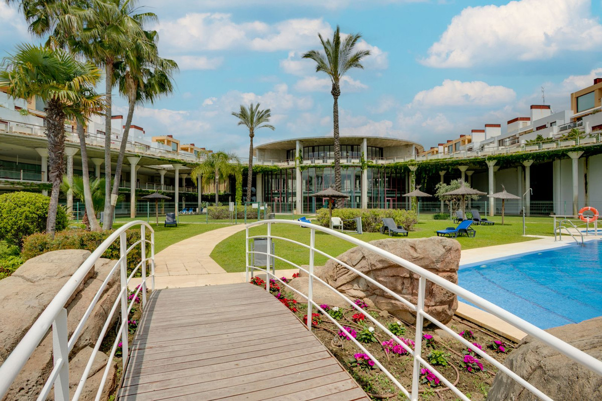Piso de 2 Dormitorios y 2 Baños en venta en Benahavís