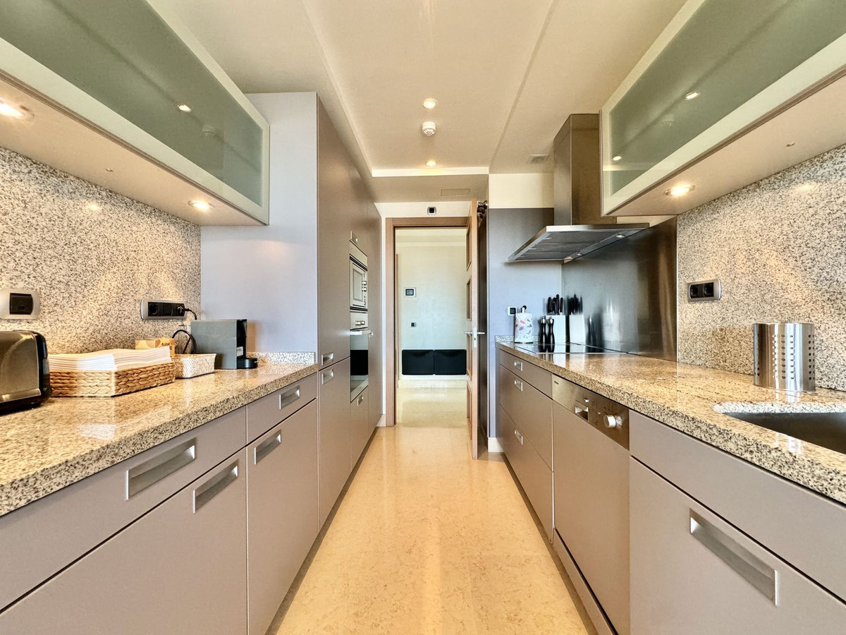 Piso de 3 Dormitorios en alquiler vacacional en Milla de Oro, Marbella