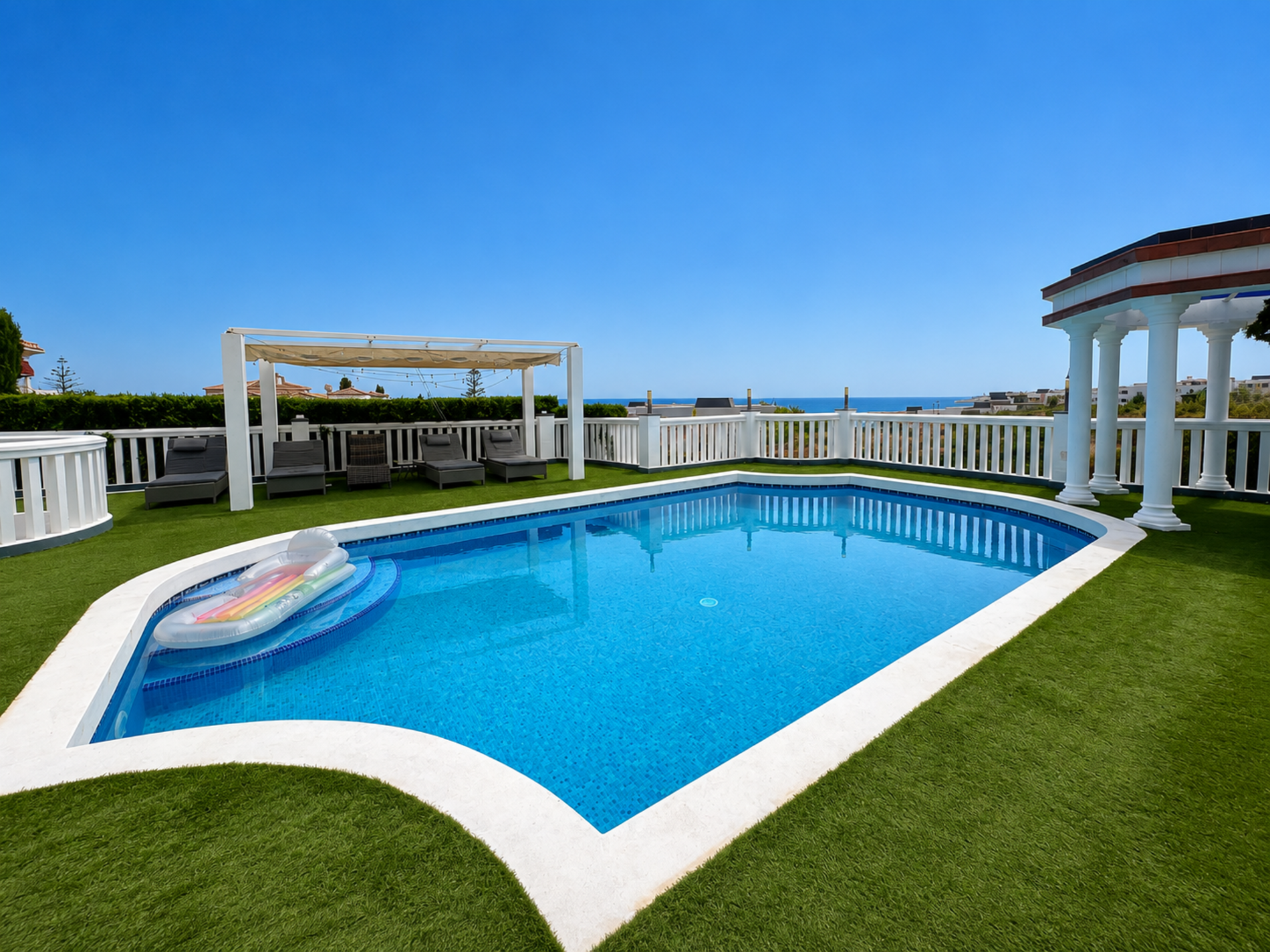 Casa de 6 Dormitorios y 5 Baños en venta en El Faro, Mijas