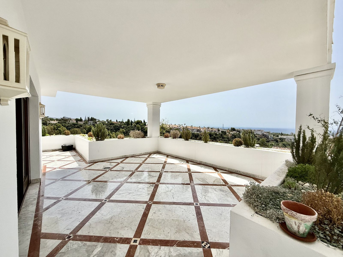 Piso de 4 Dormitorios en venta en Milla de Oro, Marbella