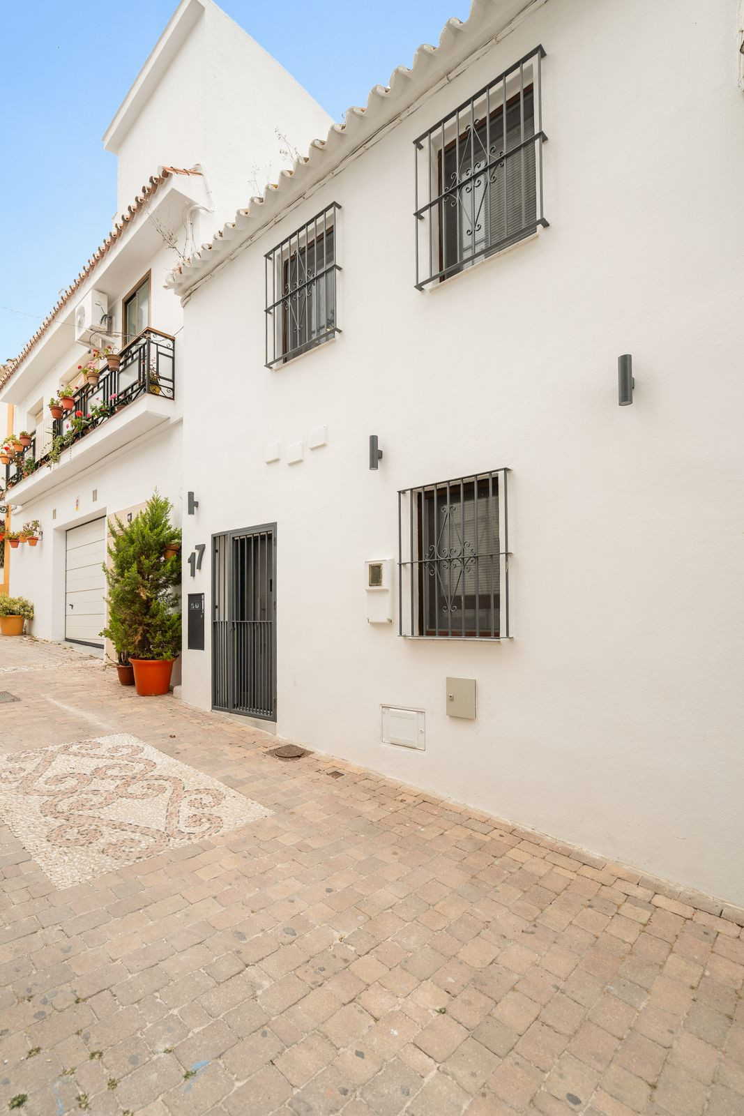 Casa Adosada de 1 Dormitorio y 2 Baños en venta en Estepona