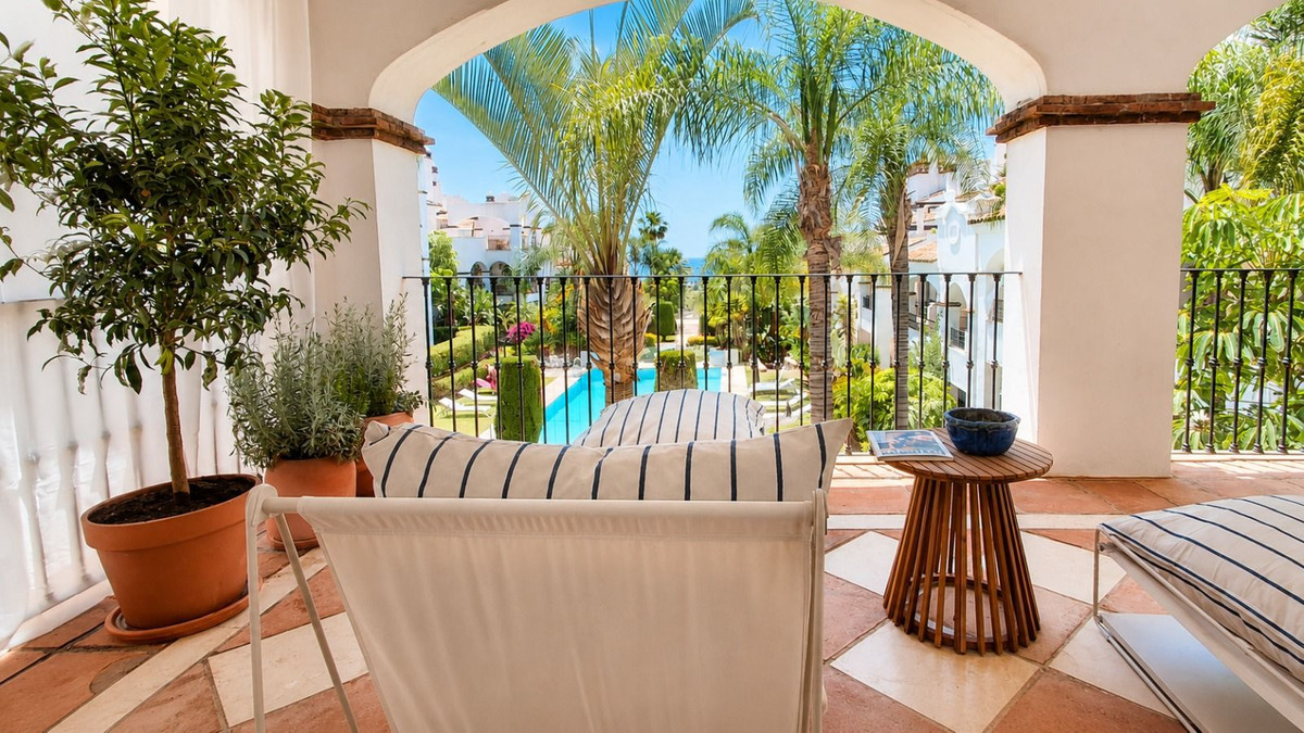 Piso de 3 Dormitorios en venta en Milla de Oro, Marbella
