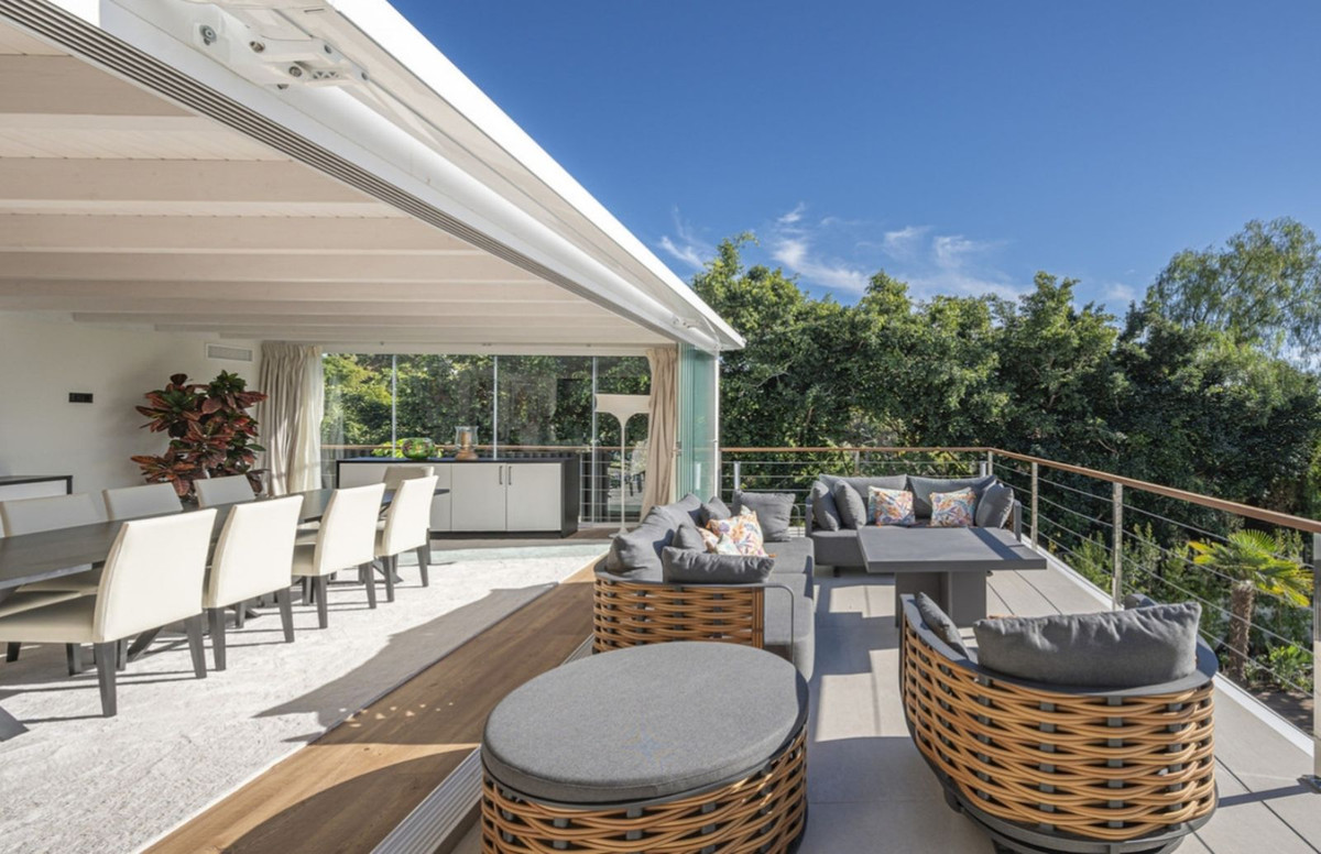 Casa de 5 Dormitorios y 7 Baños en venta en El Rosario, Marbella